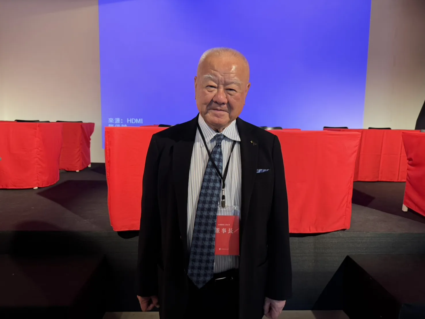 台玻董事長林伯豐表示，隨著AI應用快速發展，市場對高速、高效能材料需求大幅增加。（圖／蔣欣倫攝）