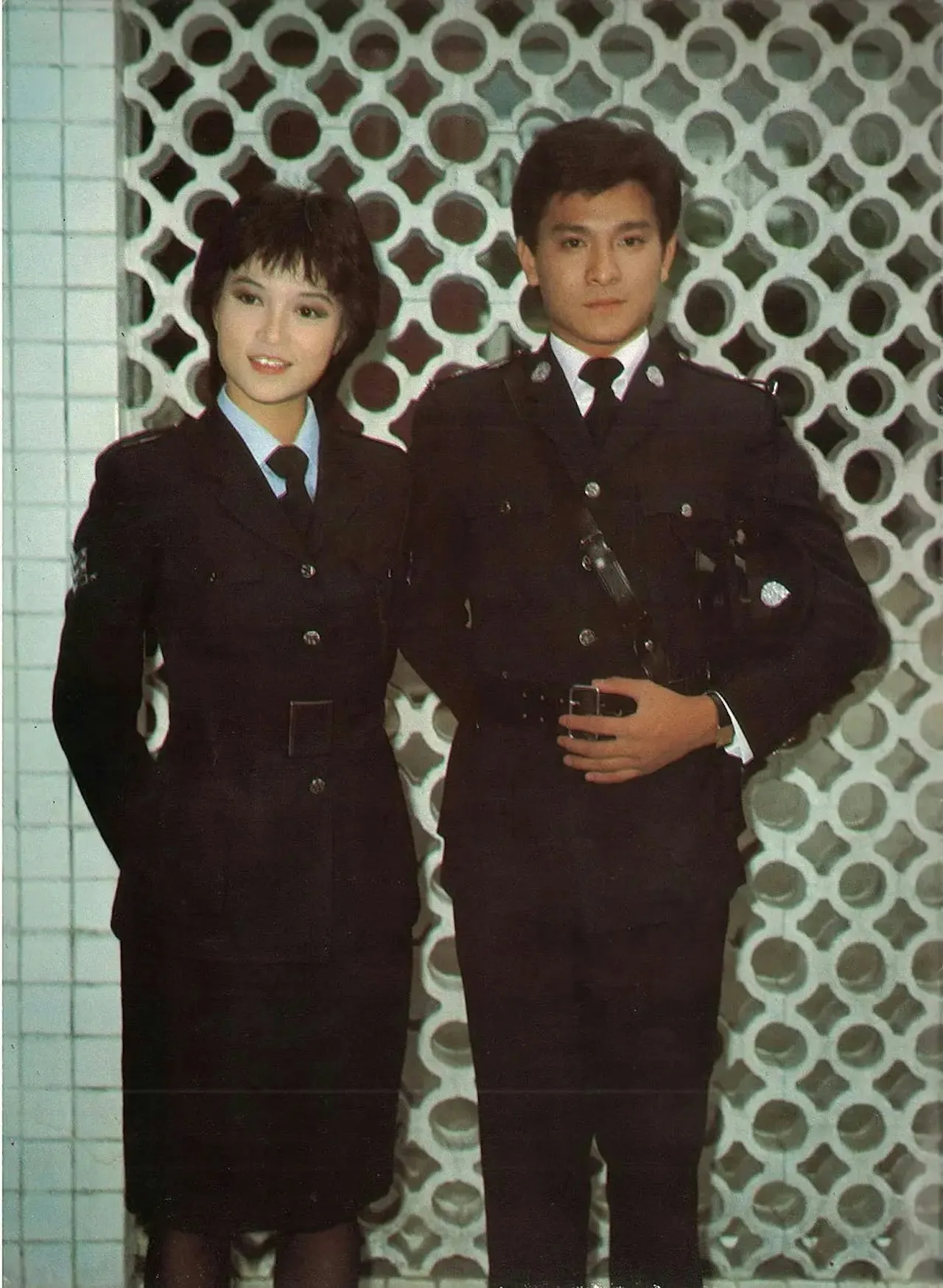 陳敏兒(左)和劉德華在1982年合演港劇《獵鷹》。(圖/翻攝《獵鷹》劇照)