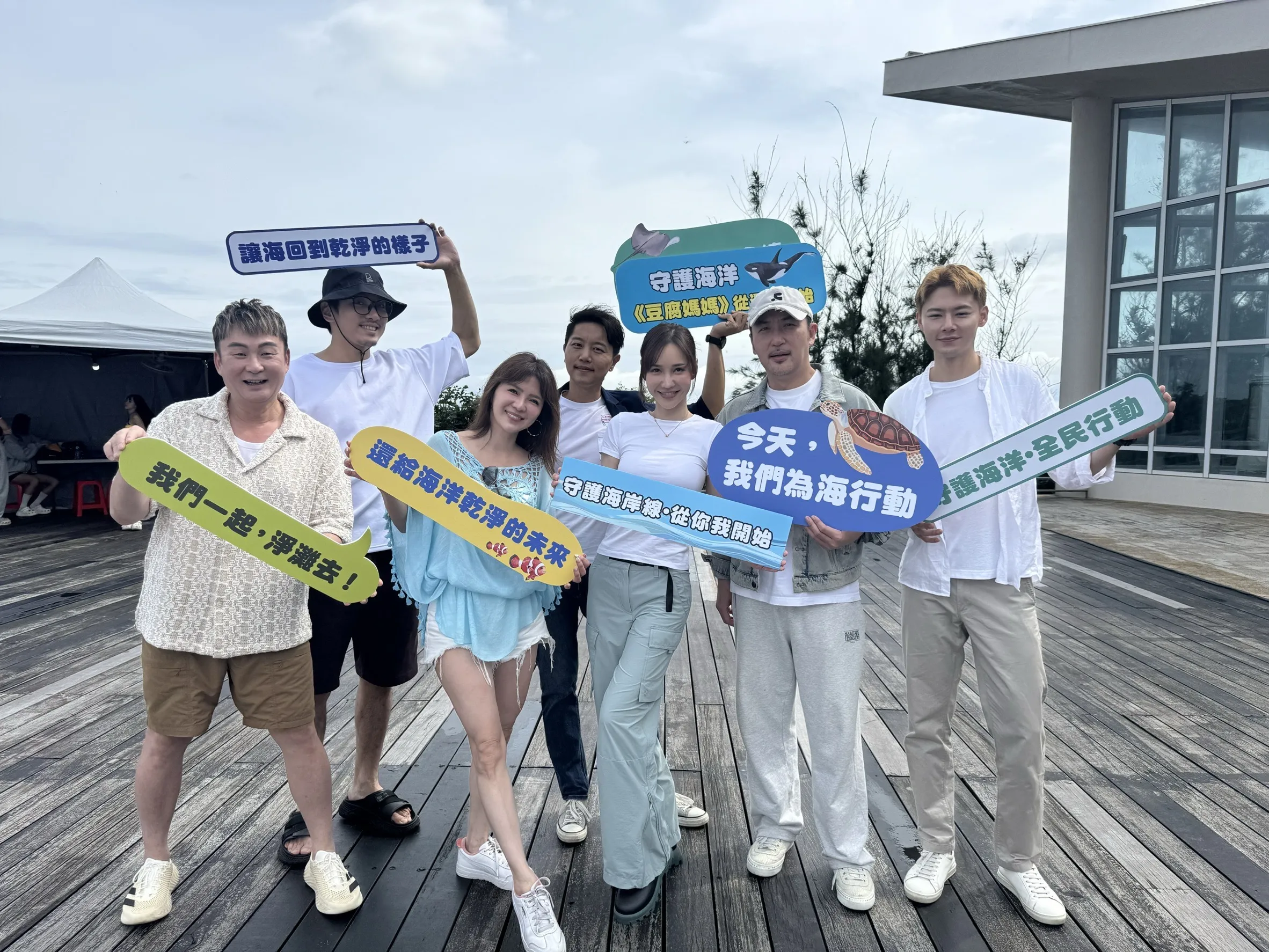 徐千京號召大家一起淨灘。（圖／民視提供）