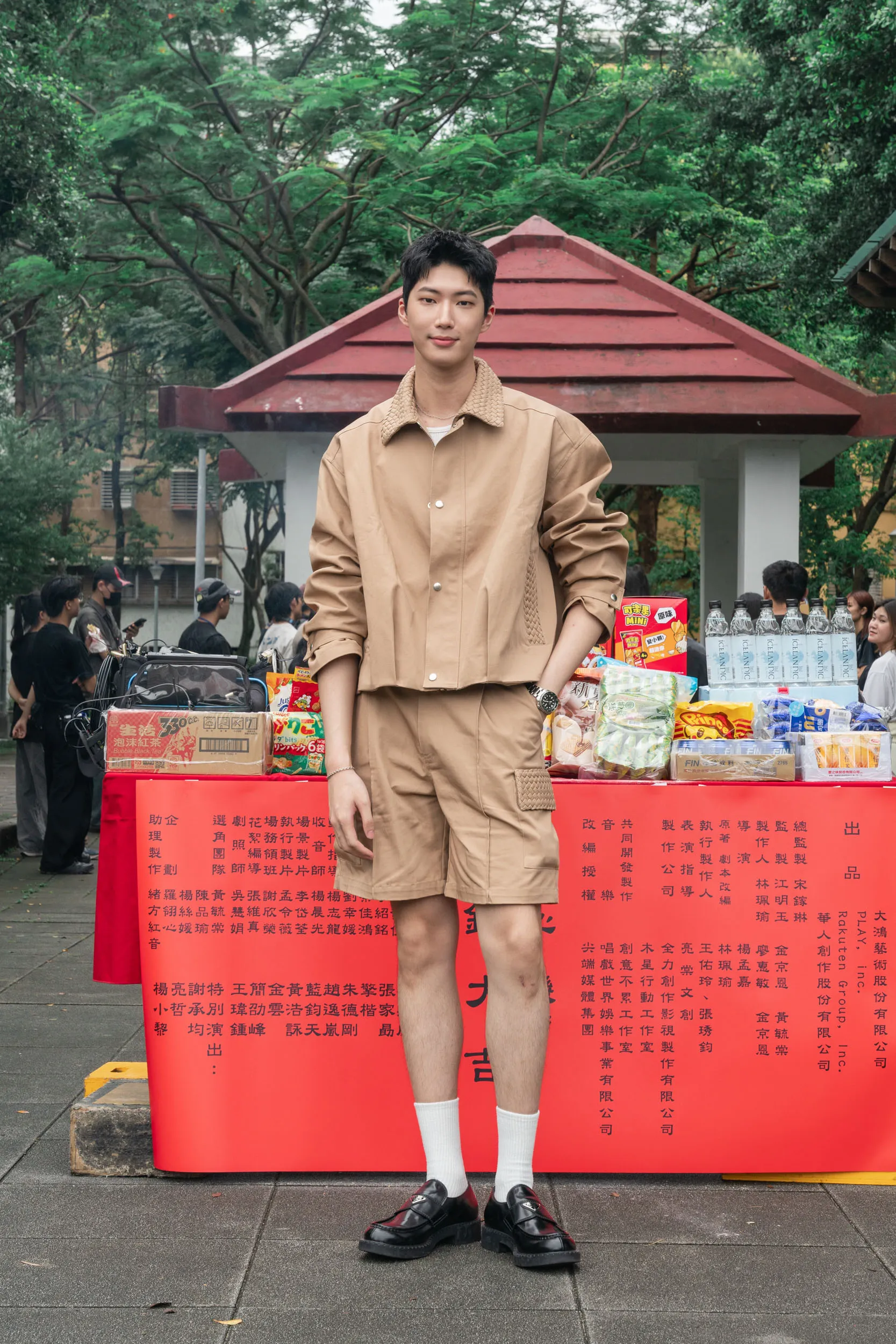 金雲二度合作《看見愛》團隊挑戰醫師角色。(圖/大鴻藝術提供)