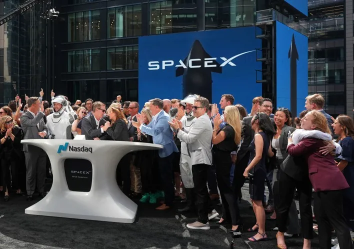 SpaceX於今年6月12日正式掛牌上市,盤前試算價格一度來到每股175美元附近,帶動公司市值突破2兆美元大關(圖/達志影像)