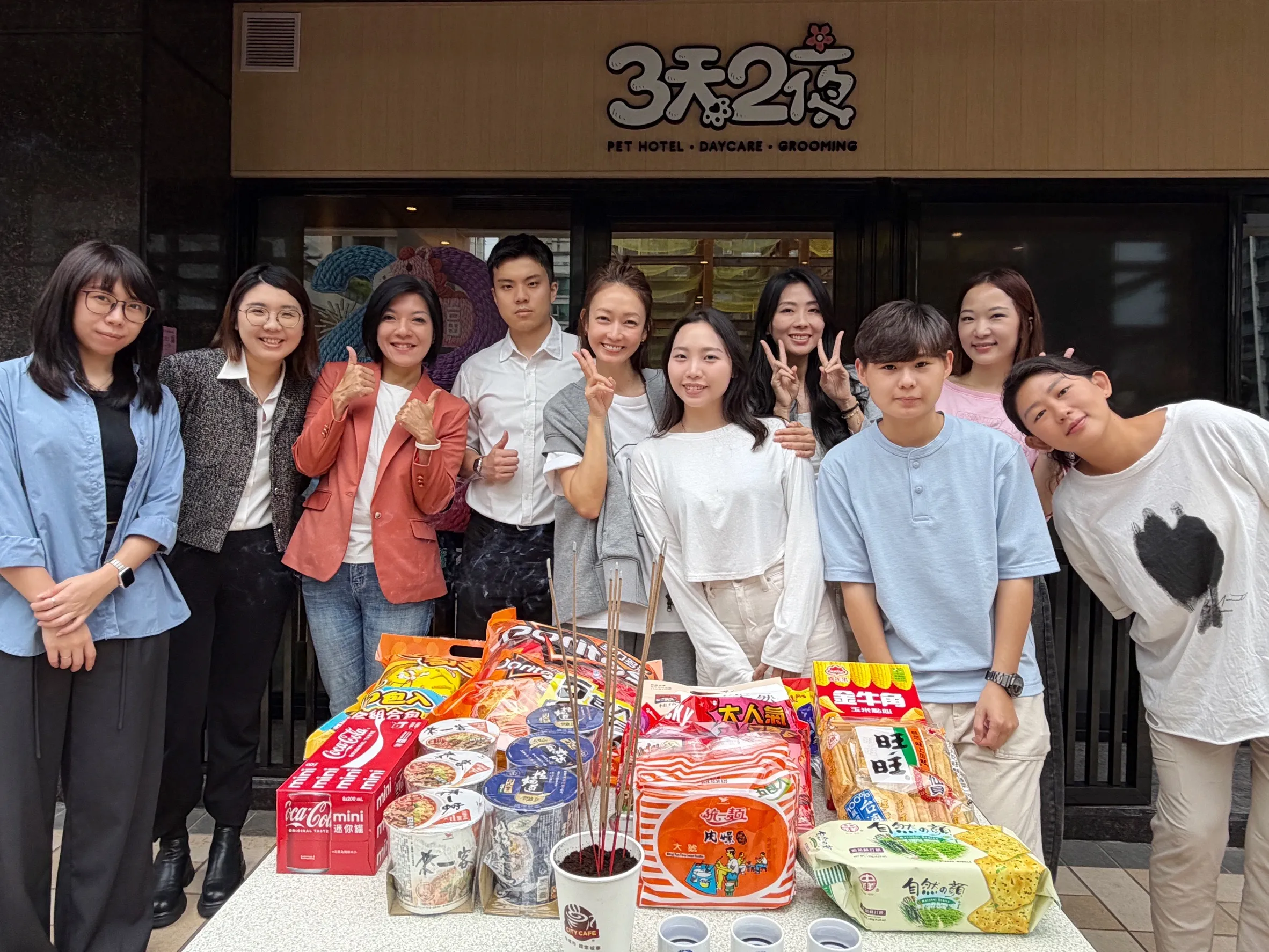 潘慧如出道20年首度跨界擔任實境節目製作人,日前率領團隊舉行開機儀式,並透露因為壓力大導致心悸狀況加劇,目前正透過藥物調整。(圖/球狀星團娛樂提供)