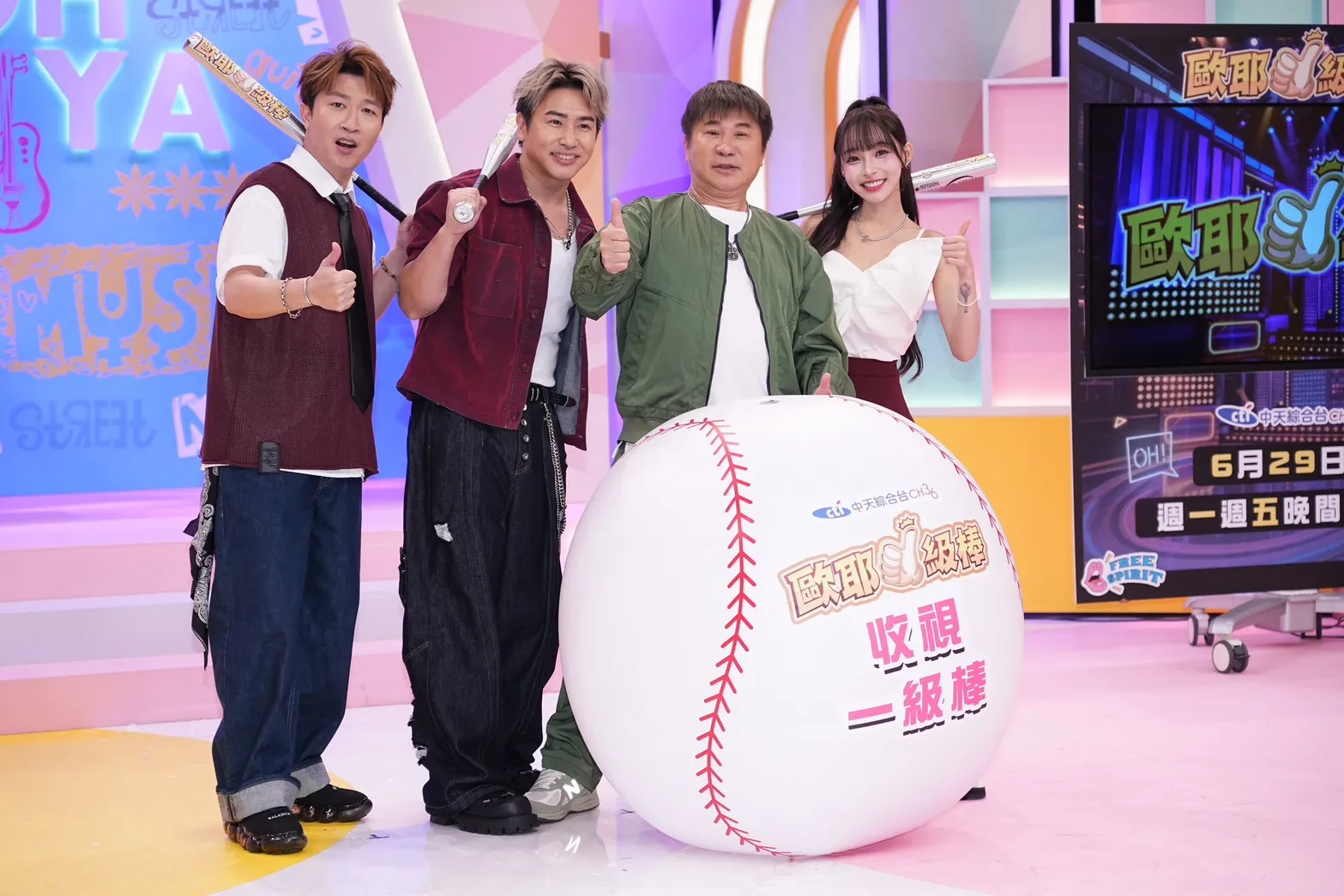 張立東(左起)、歐漢聲、胡瓜、林襄新節目開棚。(圖/娛樂中心攝)