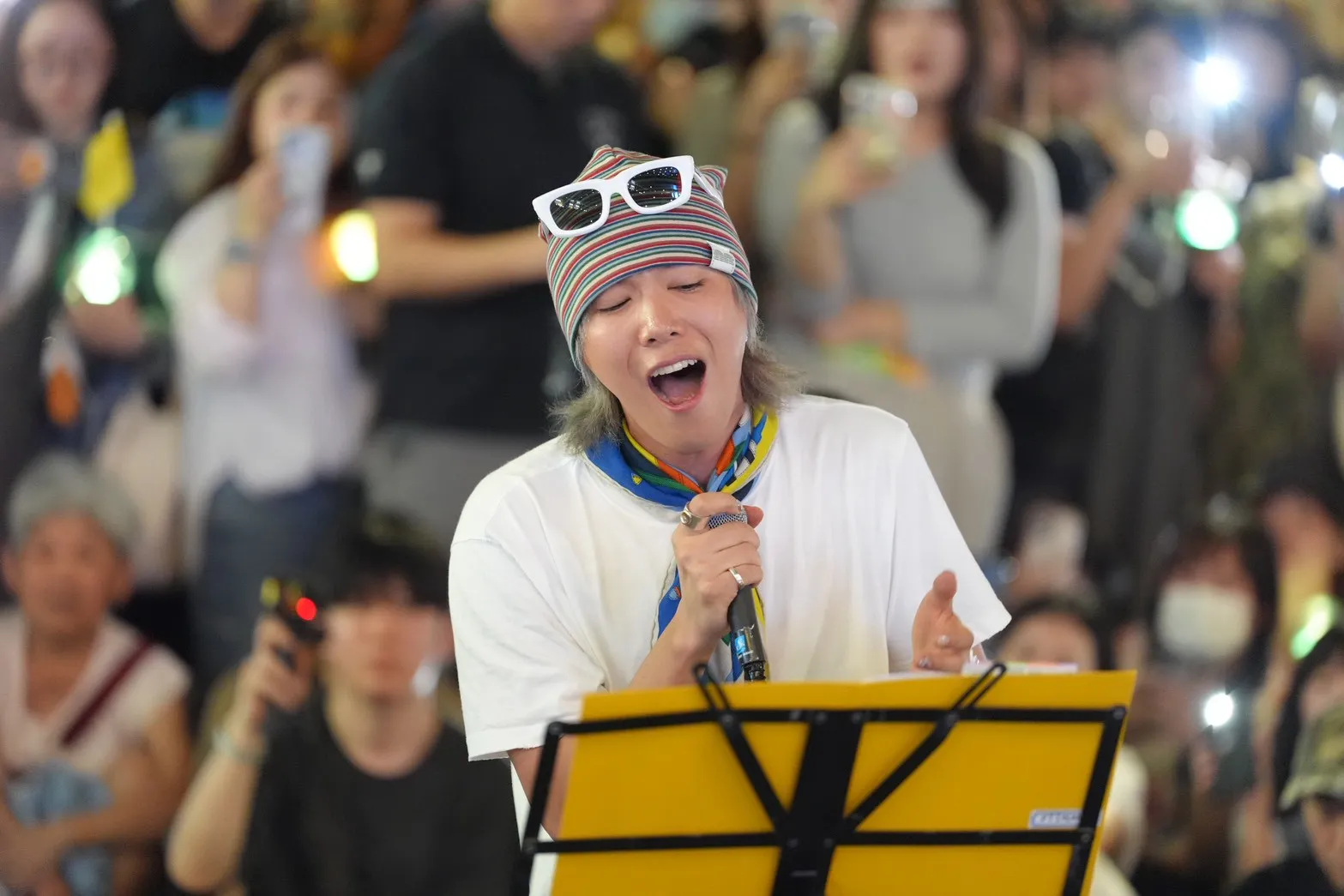 FTISLAND台北街頭快閃開唱。(圖/記者陳明中攝)