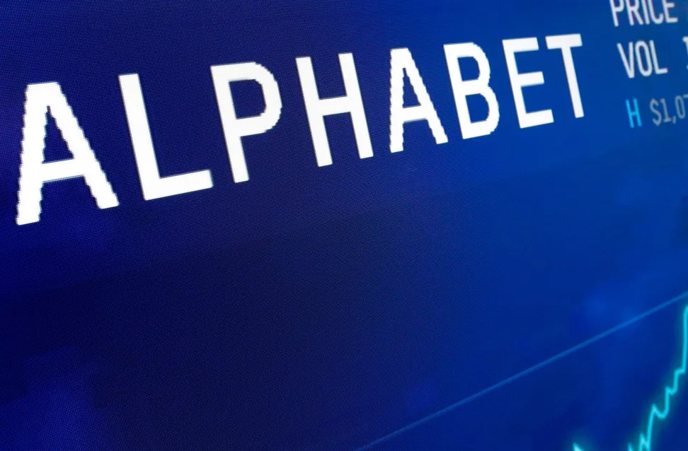 oogle母公司Alphabet宣布,計畫透過發行新股籌資最高800億美元,以支應人工智慧(AI)基礎設施擴張需求(圖/達志影像)