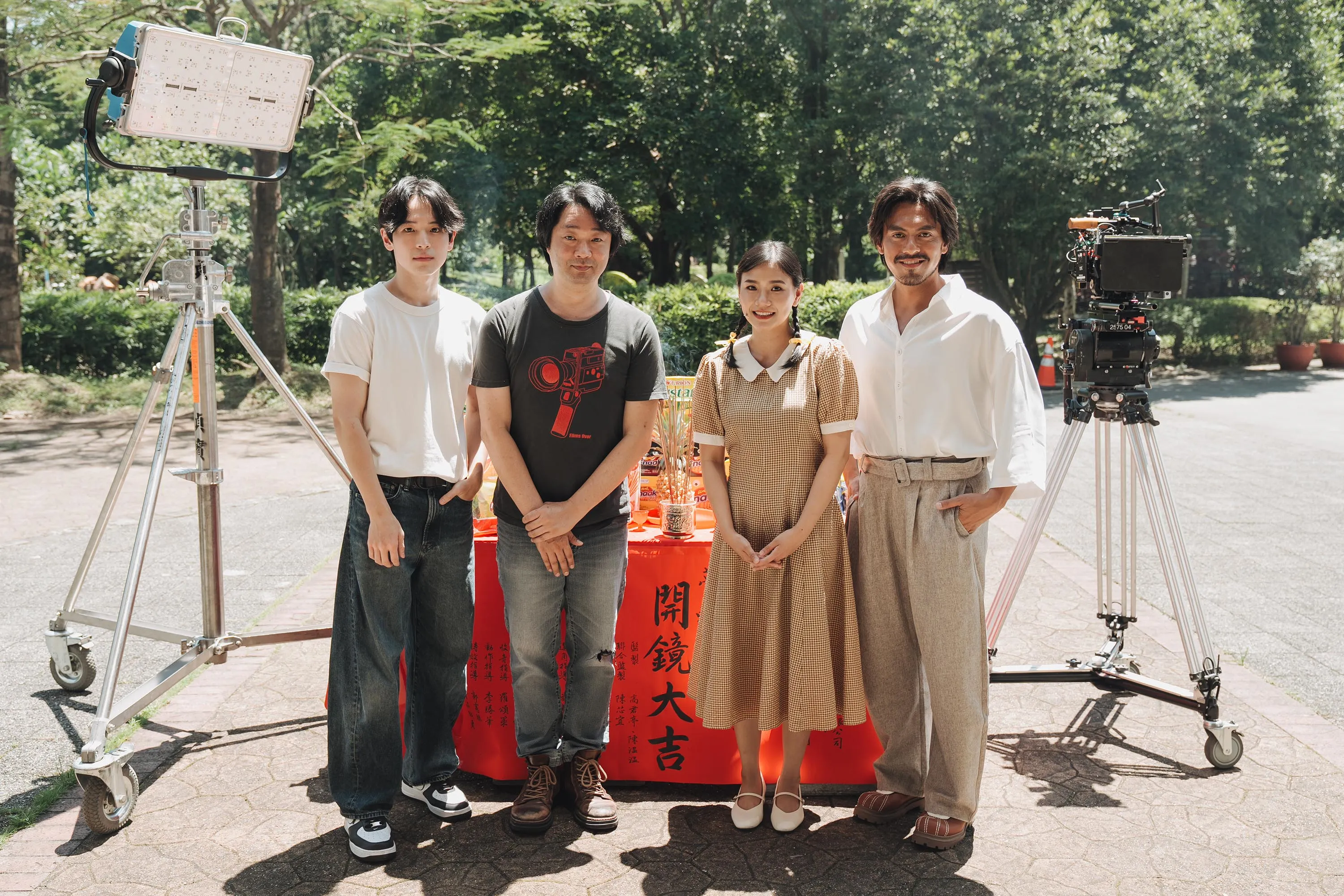 《夢蛇》開鏡照,張豐豪(左起)、導演樓一安、林怡婷、賴澔哲開鏡合影。(圖/希望影視提供)