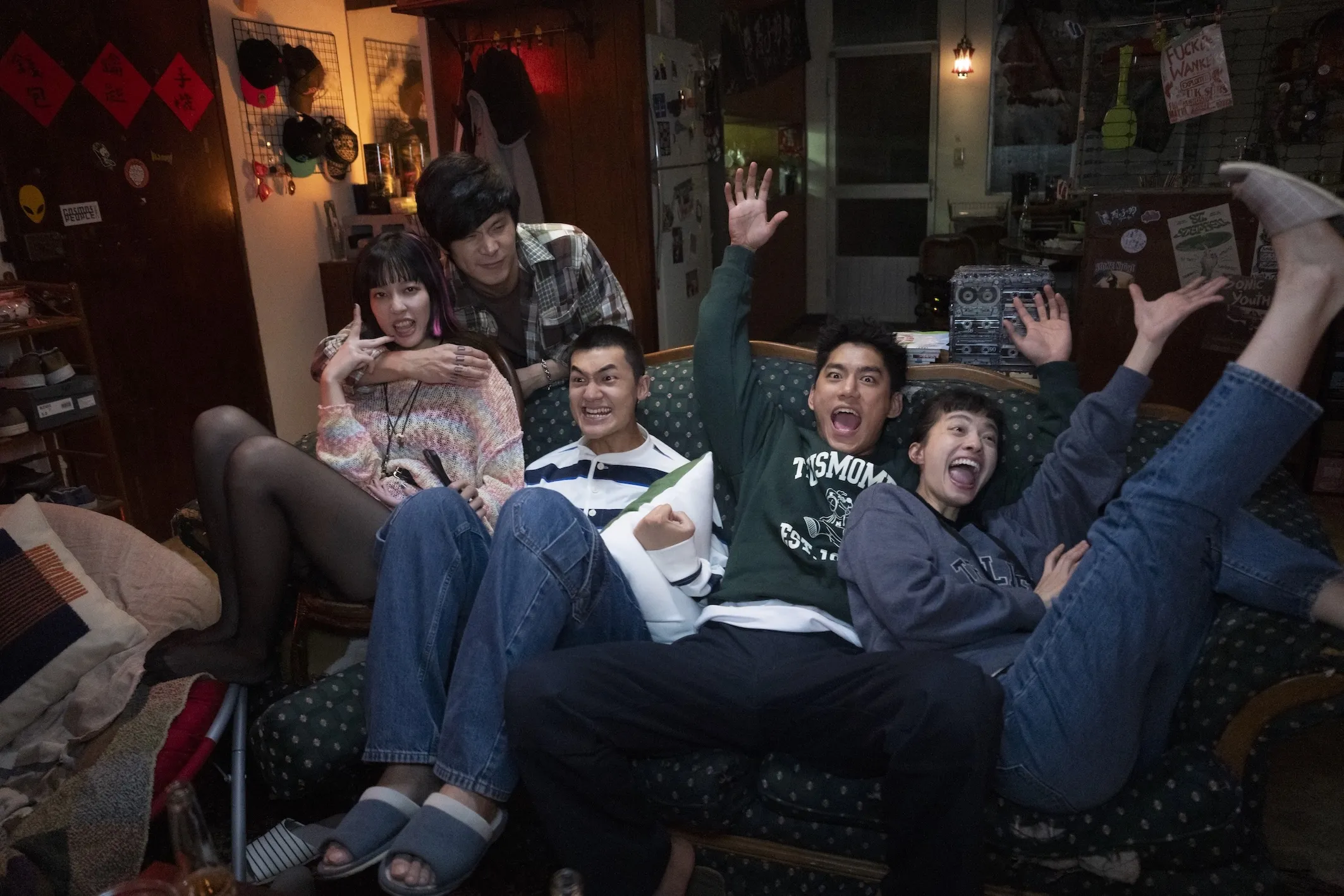 《欠妳的那場婚禮》劇組搶先淚推宇宙人新歌,狂讚好聽到停不下來。(圖/相信音樂提供)