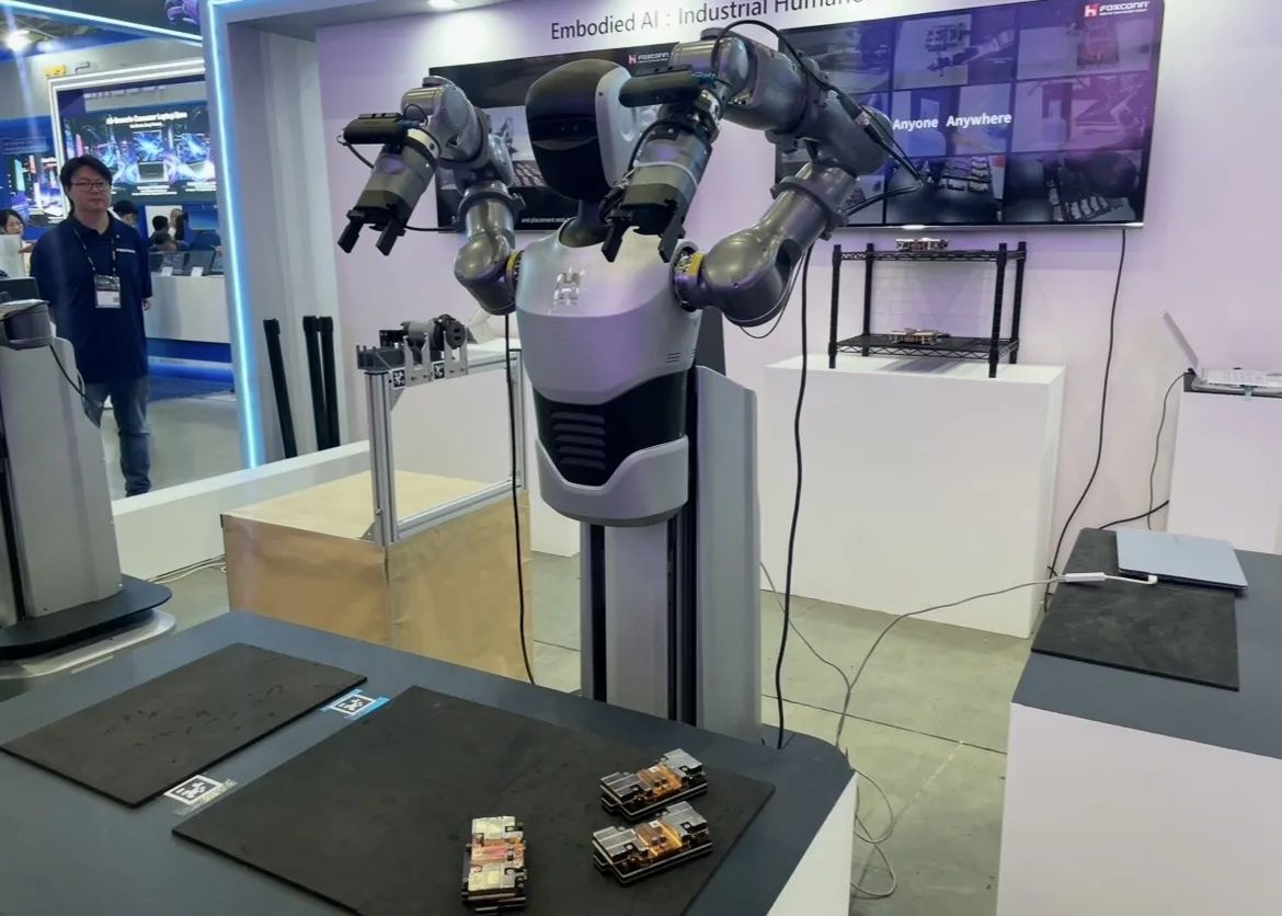 鴻海於Computex 2026展示機器人。(圖/蔣欣倫攝)