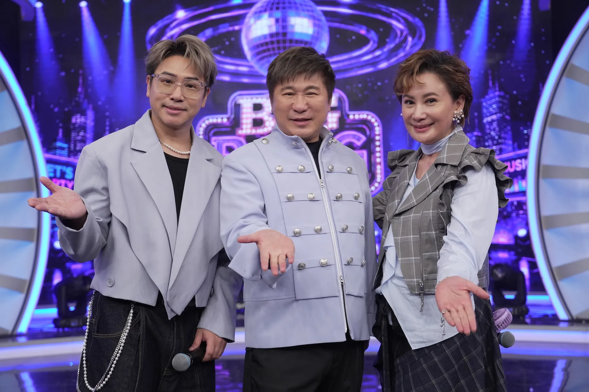 歐漢聲(左起)、胡瓜、陳亞蘭重啟《週末最強大》。(圖/華視提供)