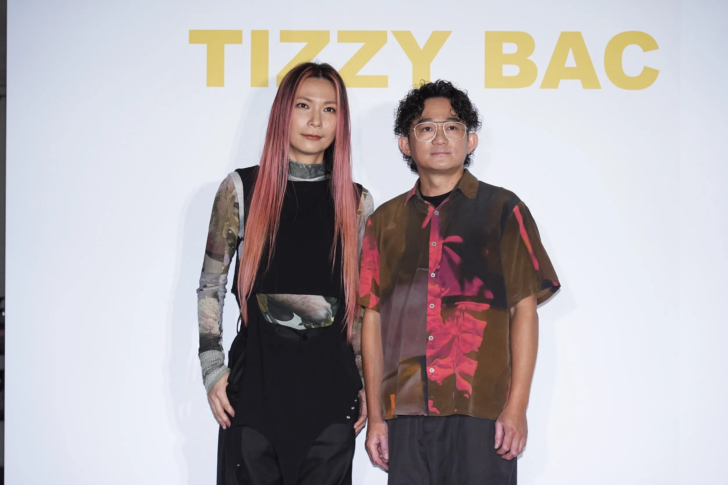 樂團Tizzy Bac今日出席金曲獎入圍記者會,主唱惠婷首度透露上個月剛動完手術的心路歷程,並與團員前源一同分享入圍心情。(圖/記者許方正攝)