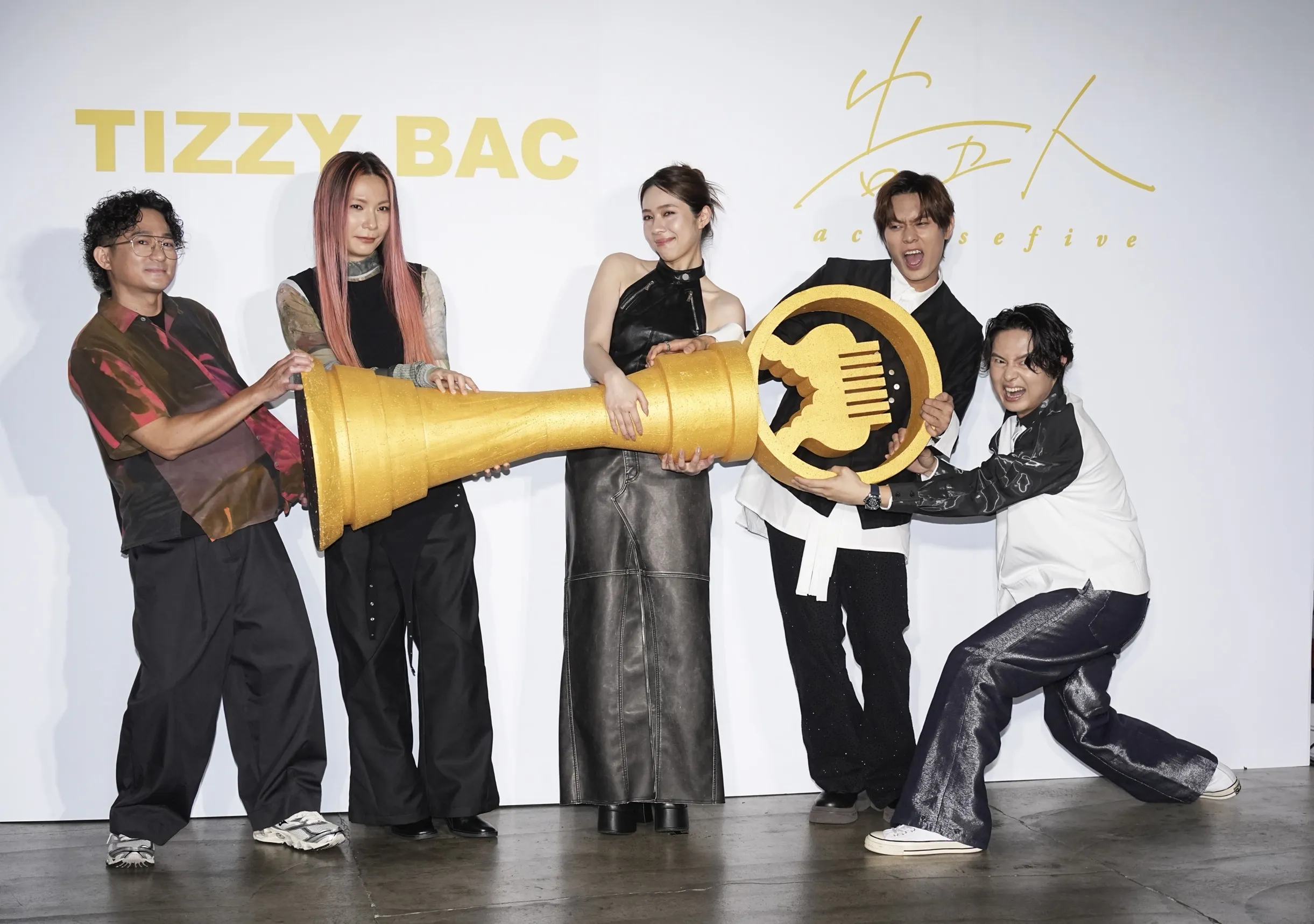 Tizzy Bac憑藉第八張全創作專輯《說出我的名字》、告五人以第四張創作專輯《我們就像那些要命的傻瓜》雙雙入圍最佳樂團獎。(圖/記者許方正攝)