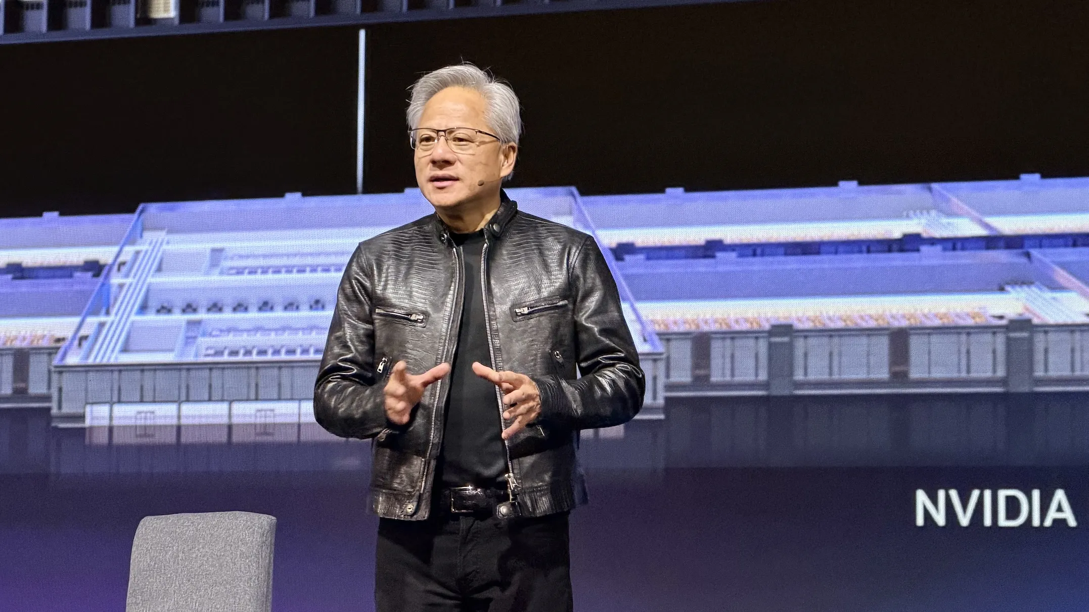 NVIDIA 執行長黃仁勳在 GTC Taipei 主題演講後的全球媒體問答上,大力看好 Vera CPU。圖/唐子晴攝