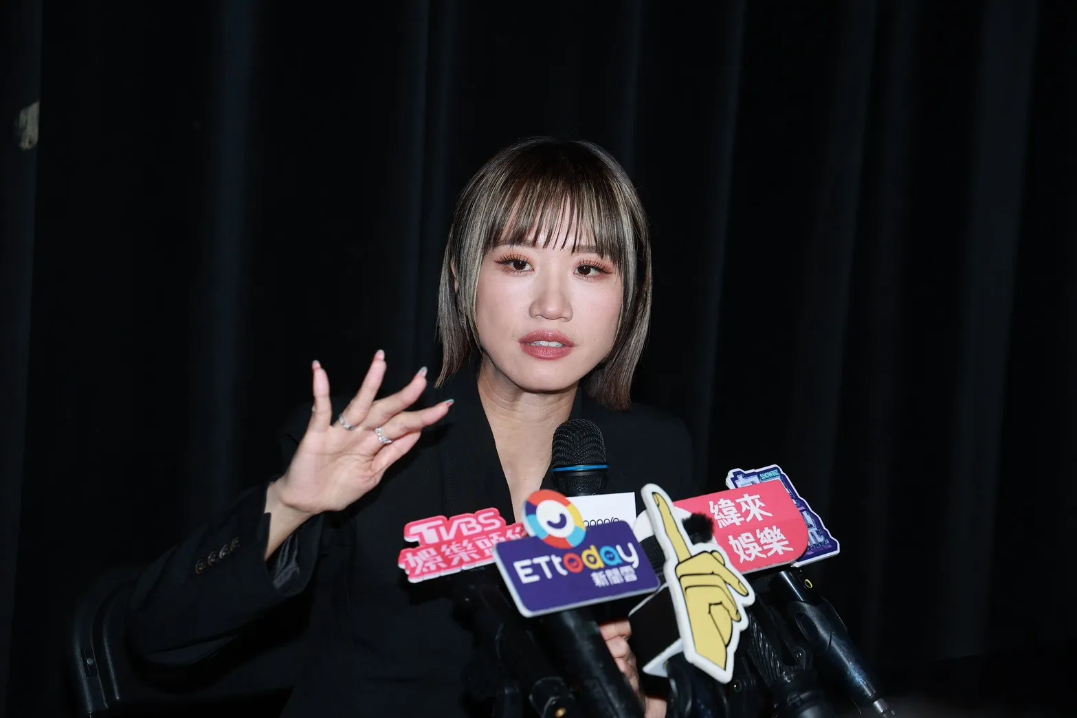 針對日前啦啦隊員汶汶遭狂粉持刀割頸的事件，Lulu受訪時表示感到相當心疼，並呼籲大眾必須理性追星。（圖／娛樂中心）