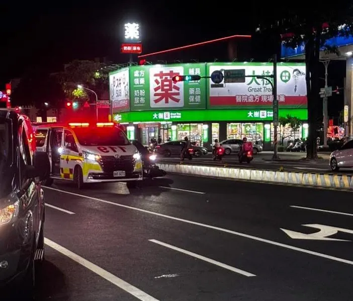 台南發生肇事逃逸車禍。（圖／翻攝自記者爆料網）