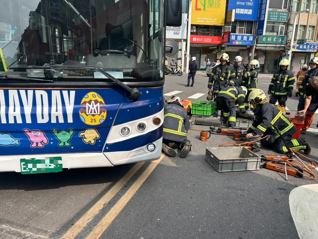 板橋發生死亡車禍。(圖/翻攝畫面)