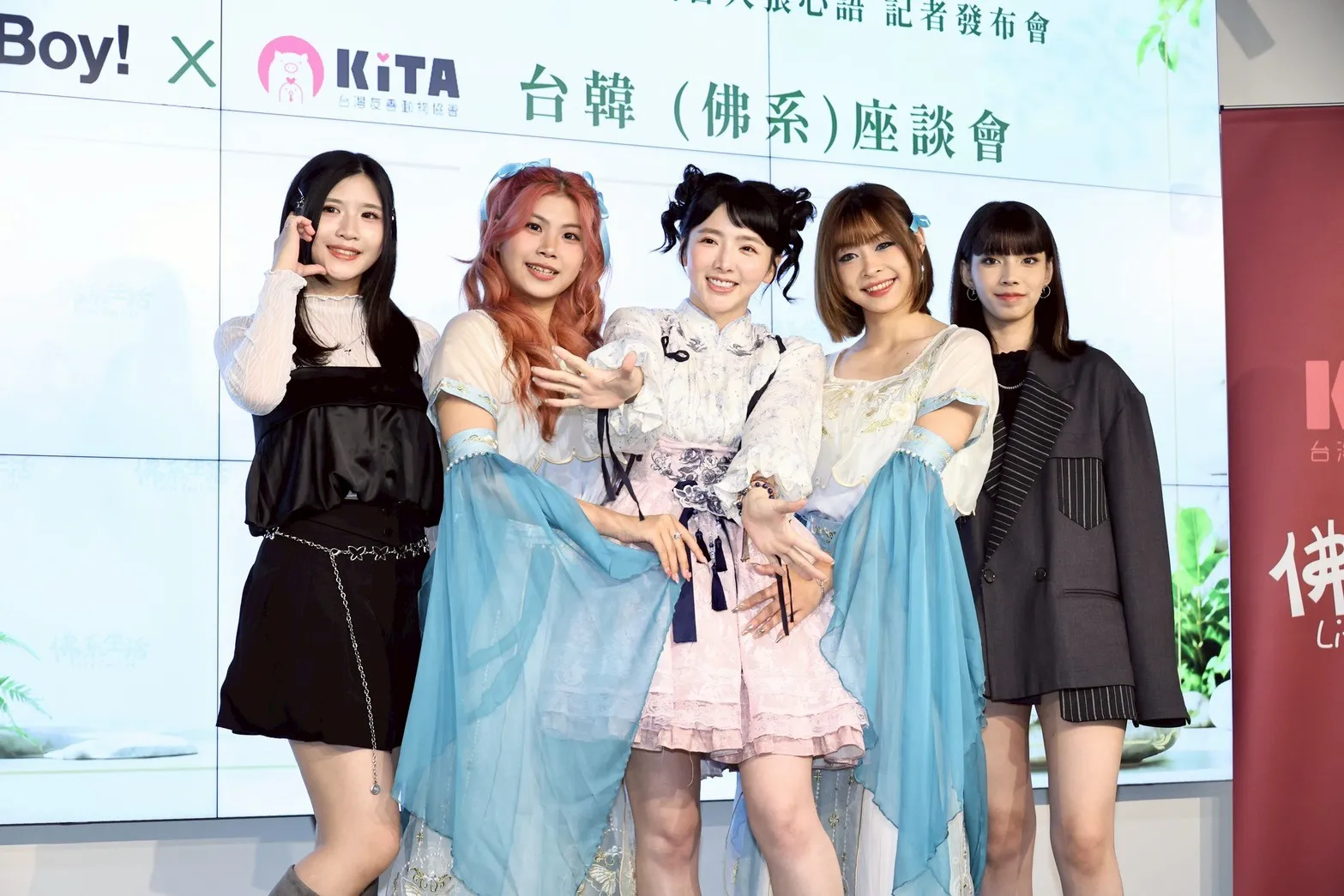 張心語與「心動女孩」舞出《佛系生活舞蹈》許願前進校園帶動唱跳。（圖／娛樂中心）