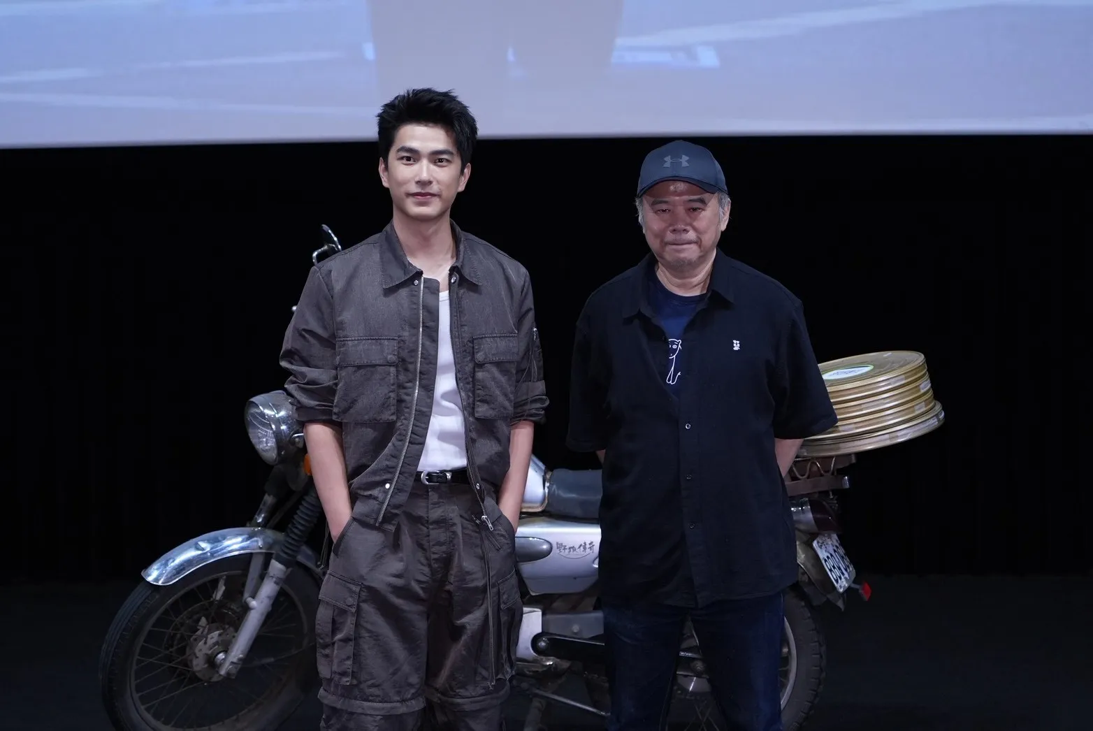 曾敬驊(左)和陳玉勳再度合作。(圖/記者許方正攝)