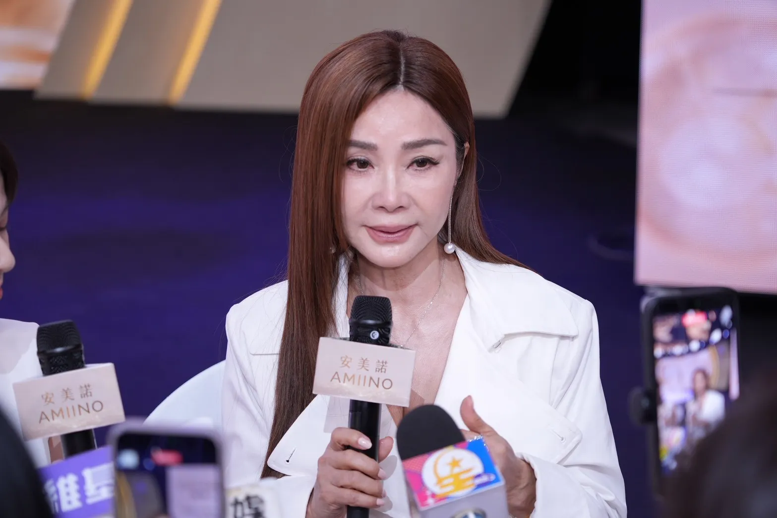 陳美鳳回憶起過去秀場時期，某次演出後回下榻房間，竟被一名男子尾隨並推進房間反鎖。（圖／記者許方正攝）