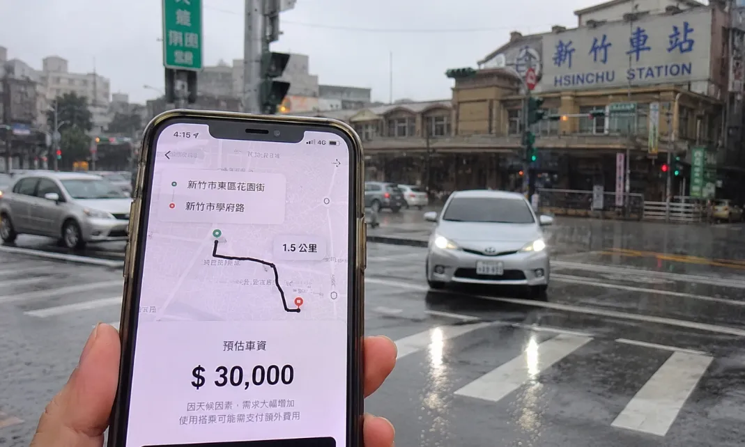 新竹豪雨叫車1.5公里竟喊價3萬。（圖／AI生成示意圖）