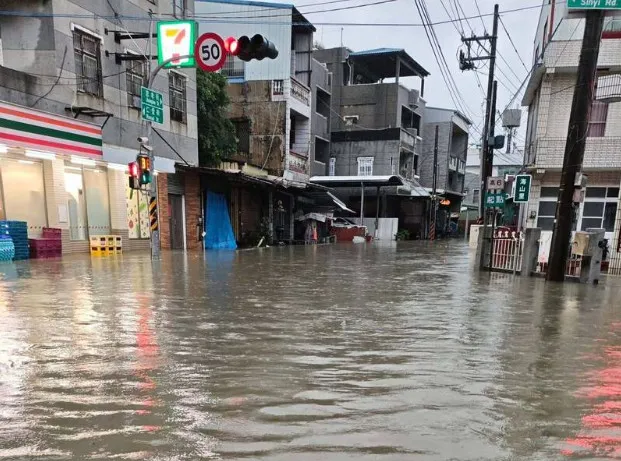 連日豪雨造成各地淹水災情。(圖/邱志偉提供)