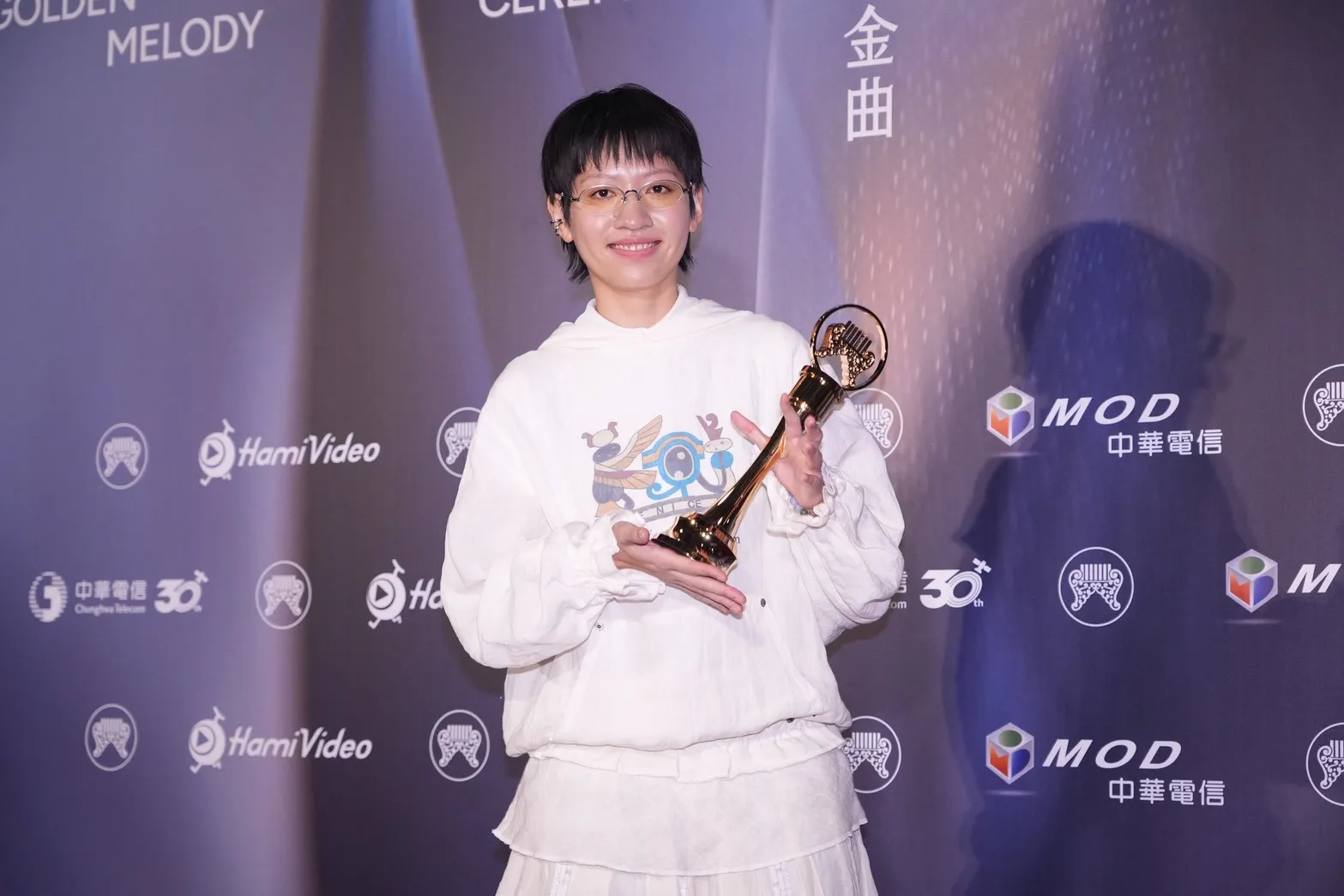 創作歌手陳嫺靜抱回最佳金曲新人肯定。（圖／記者許方正攝）