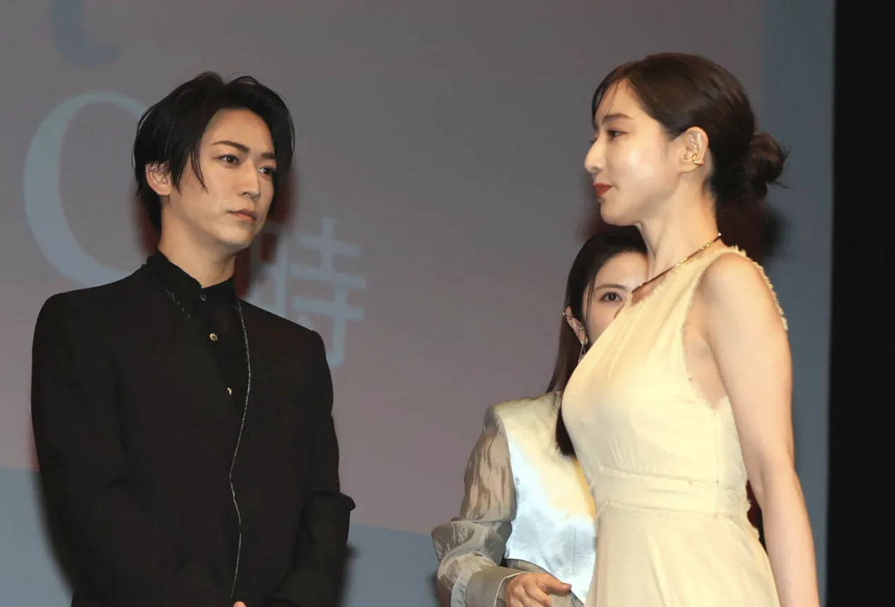 龜梨和也與田中美奈實奉子成婚。(圖/翻攝自日刊體育)