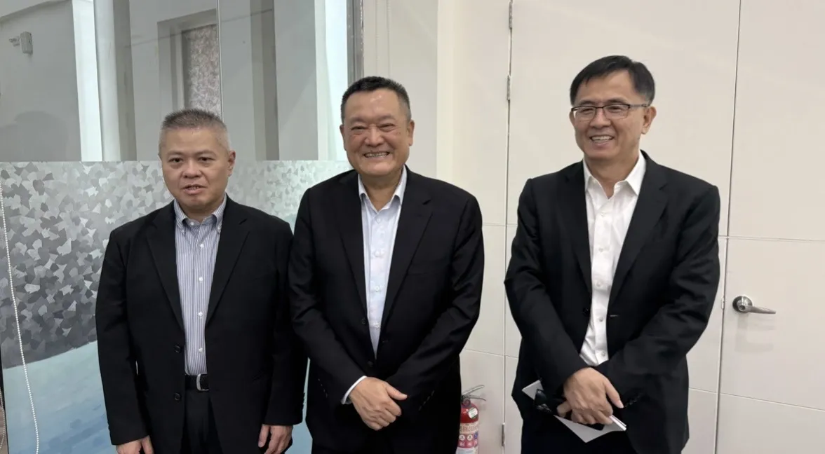 董事長沈慶行(中)表示，受惠生成式AI、高效能運算（HPC）及雲端資料中心擴建需求帶動，去年營收達1390億元，創歷史新高。（圖／資料照）