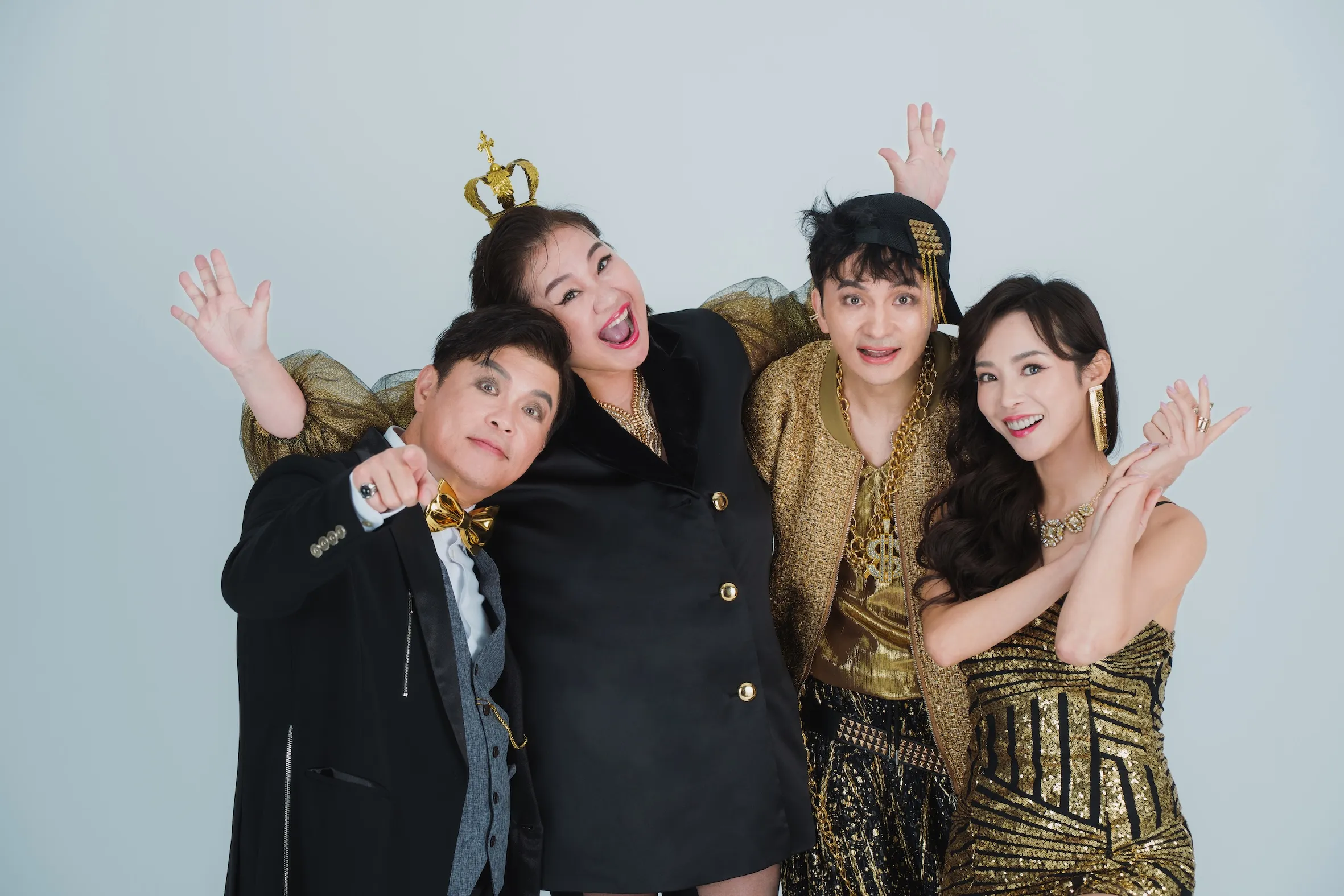 舞台劇《英雄所賤略同》曾國城（左起）、鍾欣凌、唐從聖、康茵茵四位實力派演員攜手挑戰即興互動舞台，每場更邀請神秘嘉賓及觀眾共演、增加演出難度。（圖／英雄會文創提供）