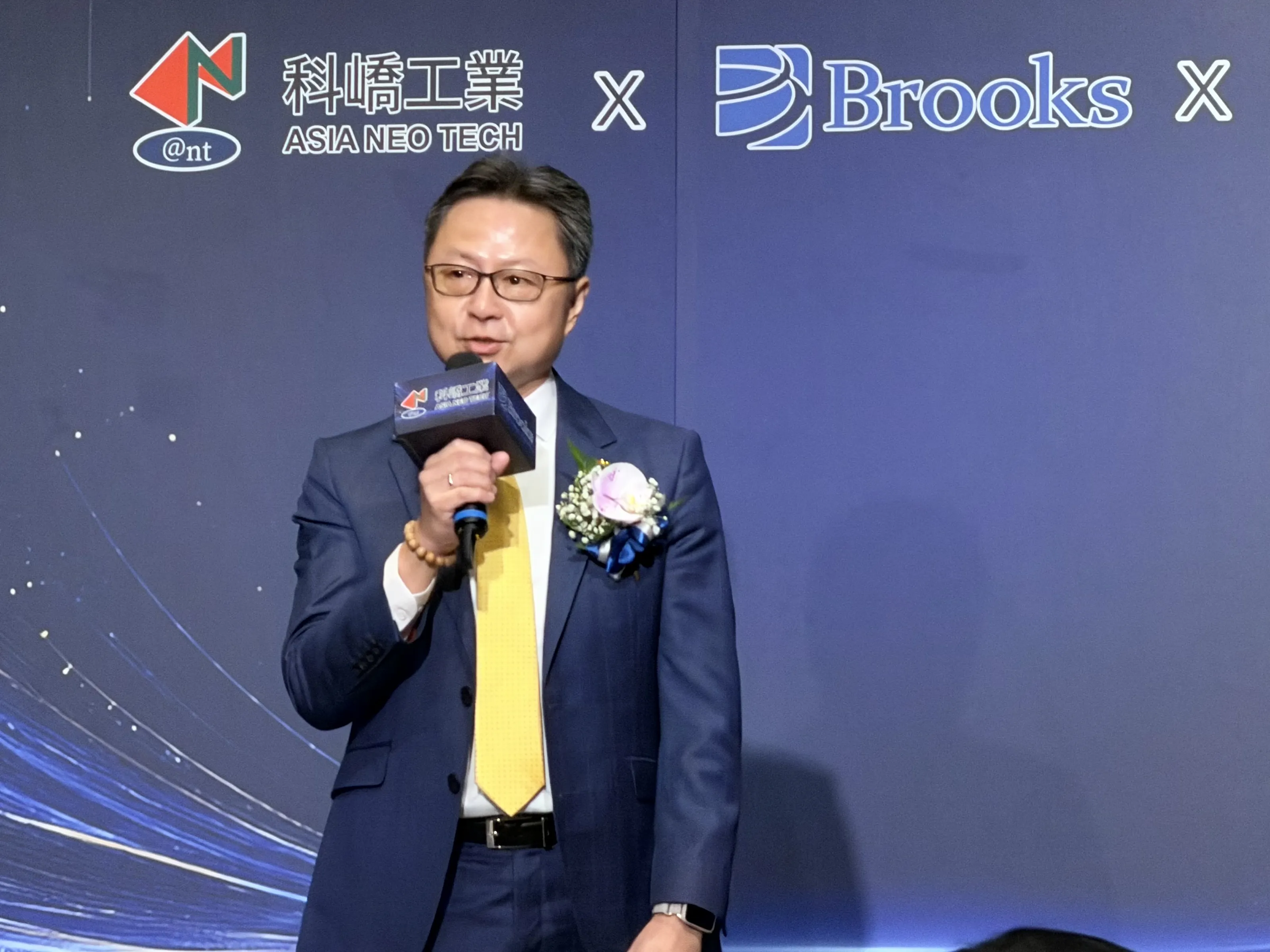 科嶠工業董事長吳明致在「半導體技術在地化創新策略聯盟簽約儀式」上，透露與 Brooks 的合作細節。唐子晴攝
