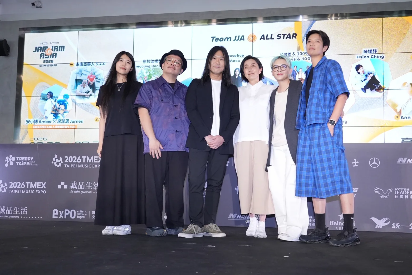 Mia(左起)、迪拉胖、瑪莎、黃韻玲、范曉萱、Chris一起辦音樂節。(圖/記者許方正攝)