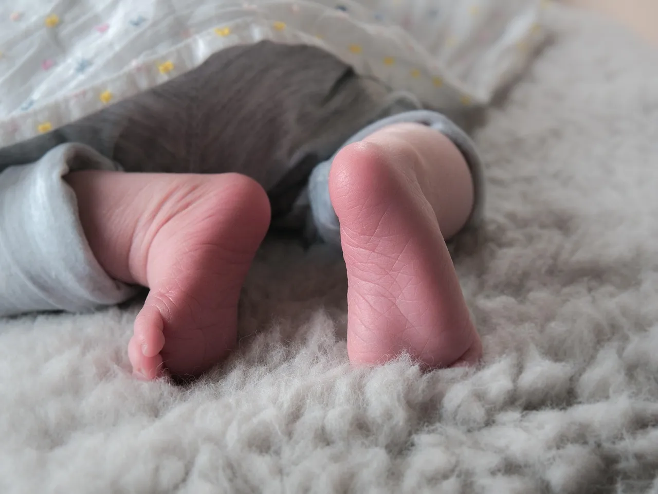 台中一名2歲女童遭生母男友虐待致死。（示意圖／翻攝自pixabay）