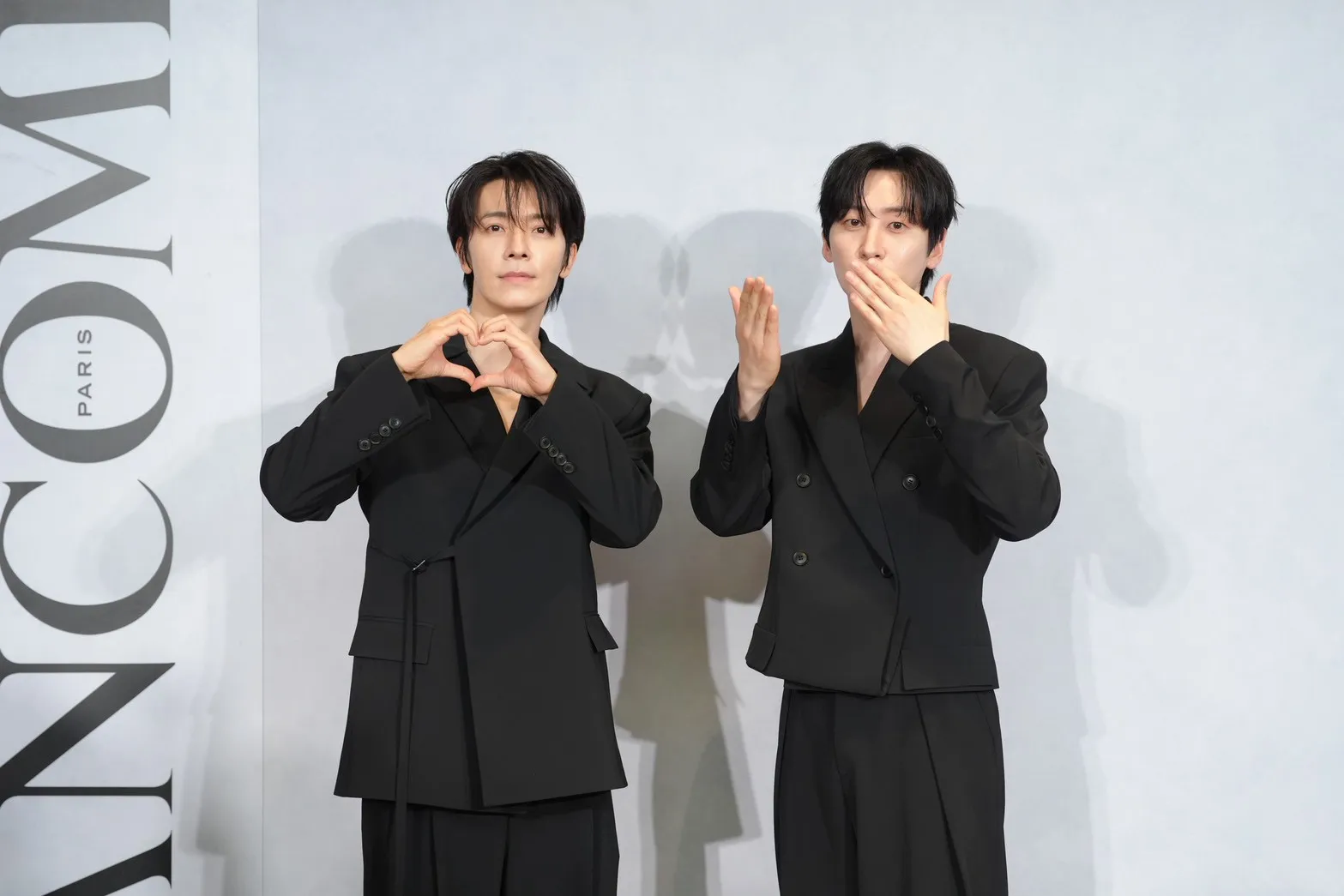 SJ D&E現身快閃店活動，銀赫送飛吻。（圖／記者陳明中攝）