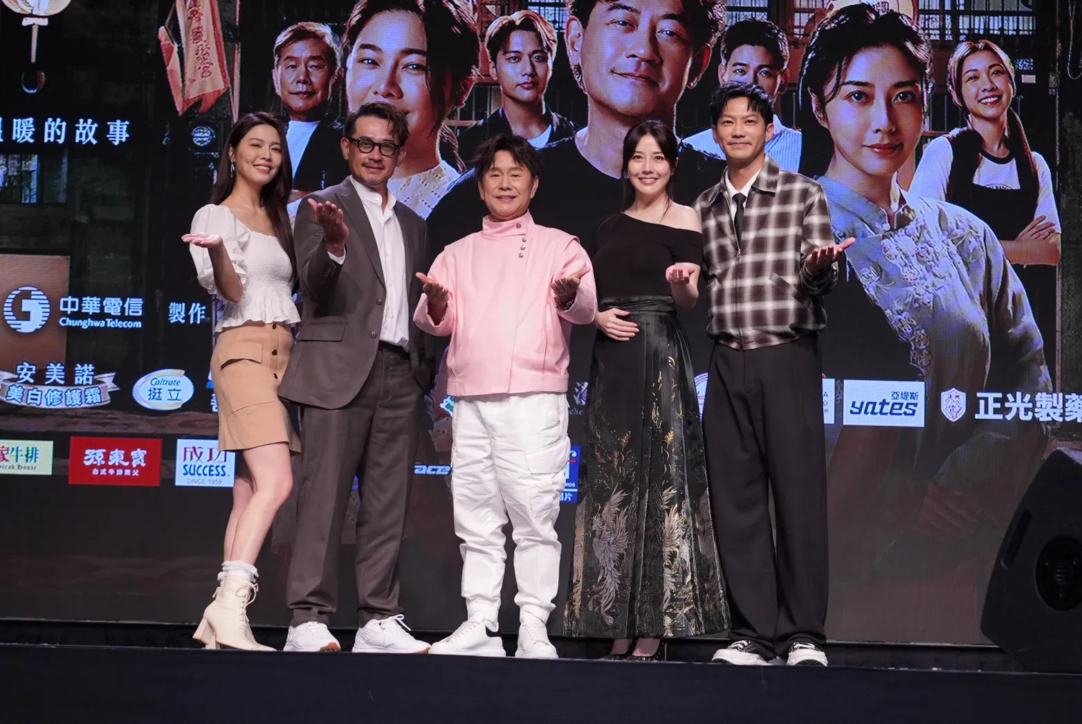 《阿松與阿暖》記者會，白家綺（左起）、柯叔元、黃西田、韓瑜、鄒承恩。（圖／記者許方正攝）