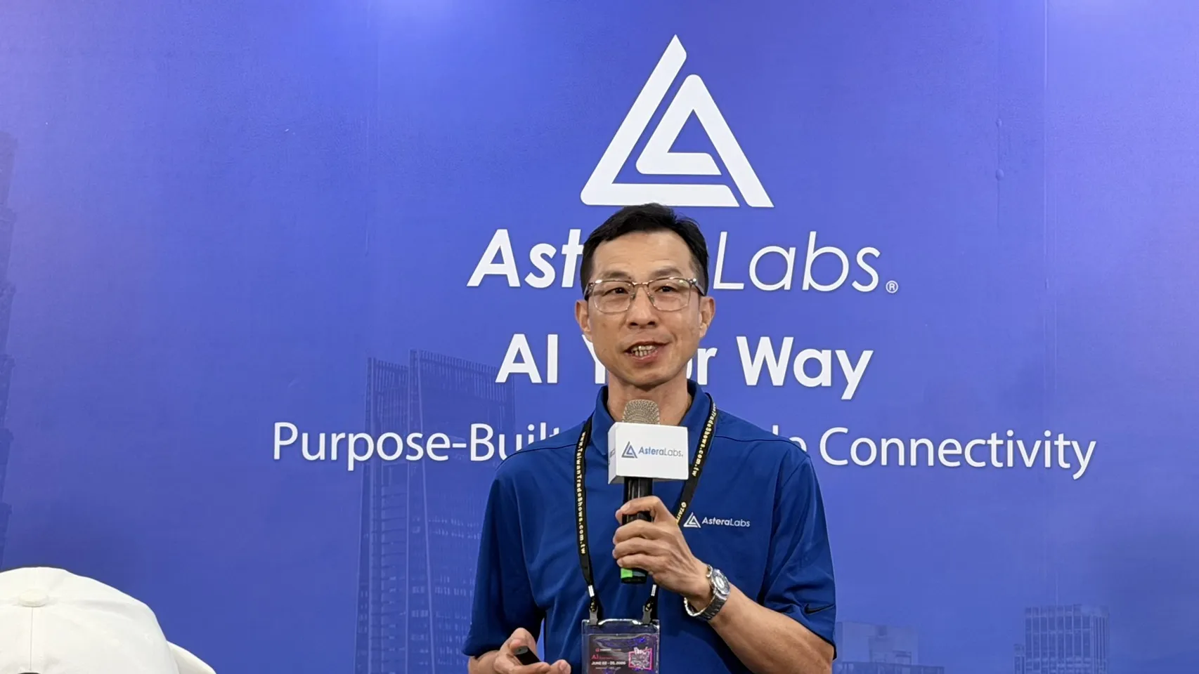 Astera Labs 亞太區業務副總裁暨台灣總經理 Campbell Kan 表示，台灣成為公司機架級 AI 基礎架構的全球戰略中心。圖／唐子晴攝影