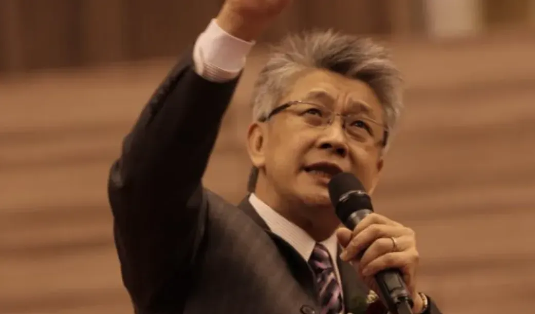 《六燈獎》寇紹恩腦出血急送ICU開刀搶命。（圖／翻攝Facebook)