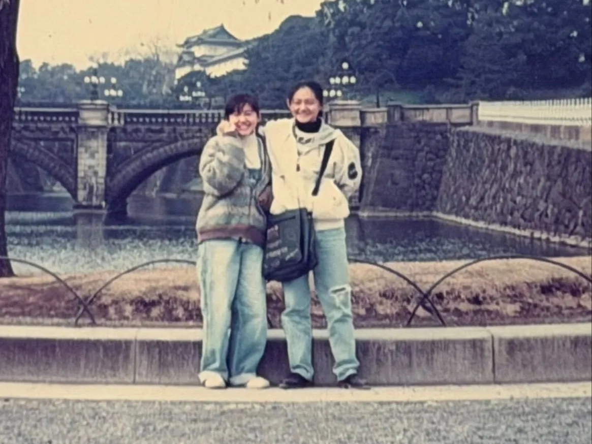 小S（左）和大S曾偷報名日本旅行團。（圖／翻攝小S臉書）