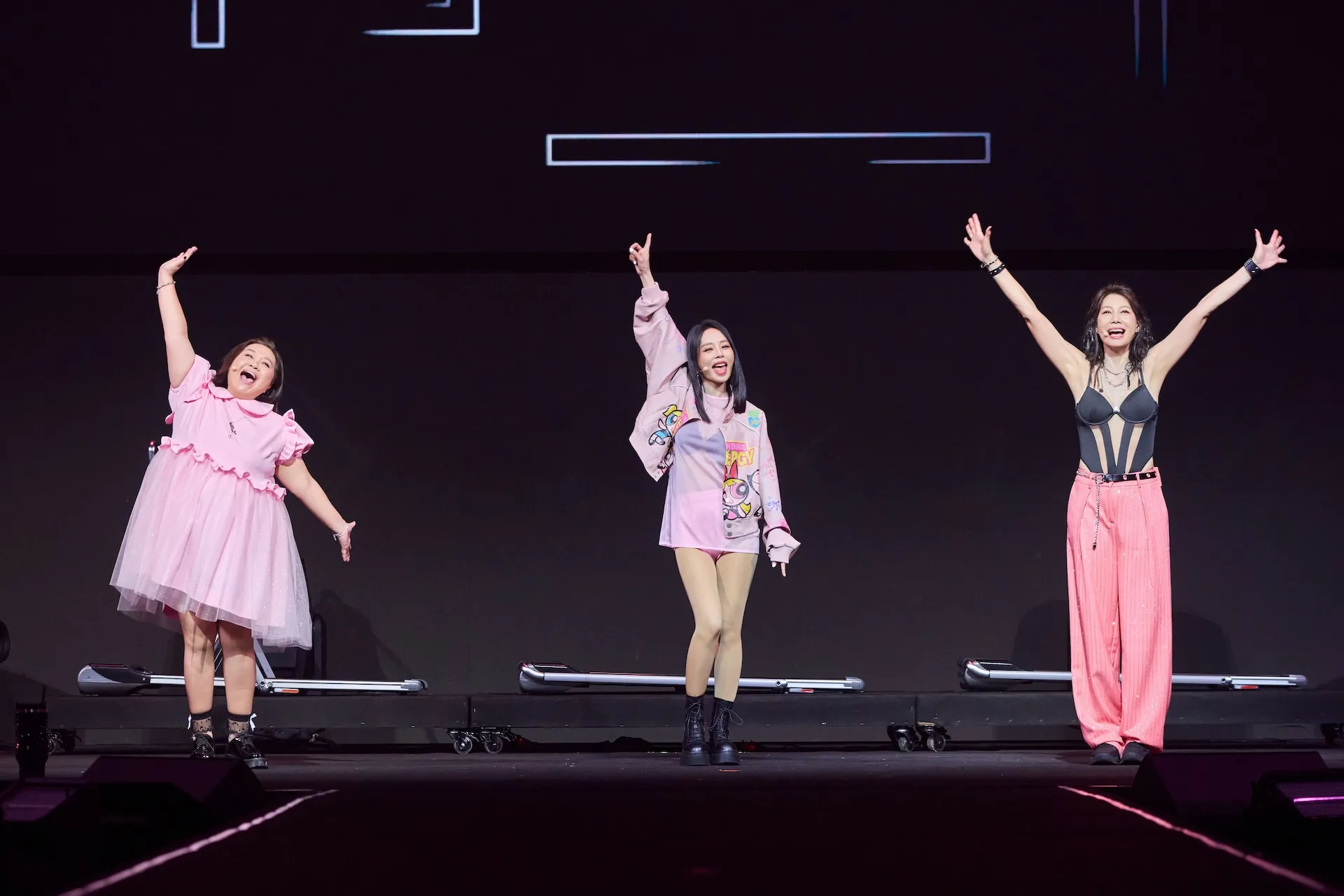 鍾欣凌（左起）、孫淑媚、丁寧組限定女團「SML」。（圖／華貴娛樂提供）