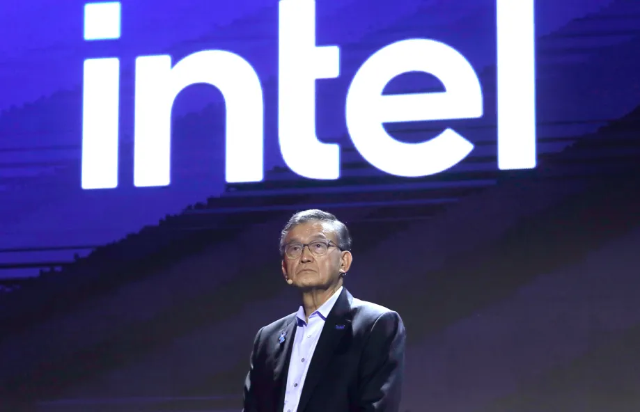 Google傳出將委託英特爾生產超過300萬顆自研AI晶片(TPU)(圖/達志影像)