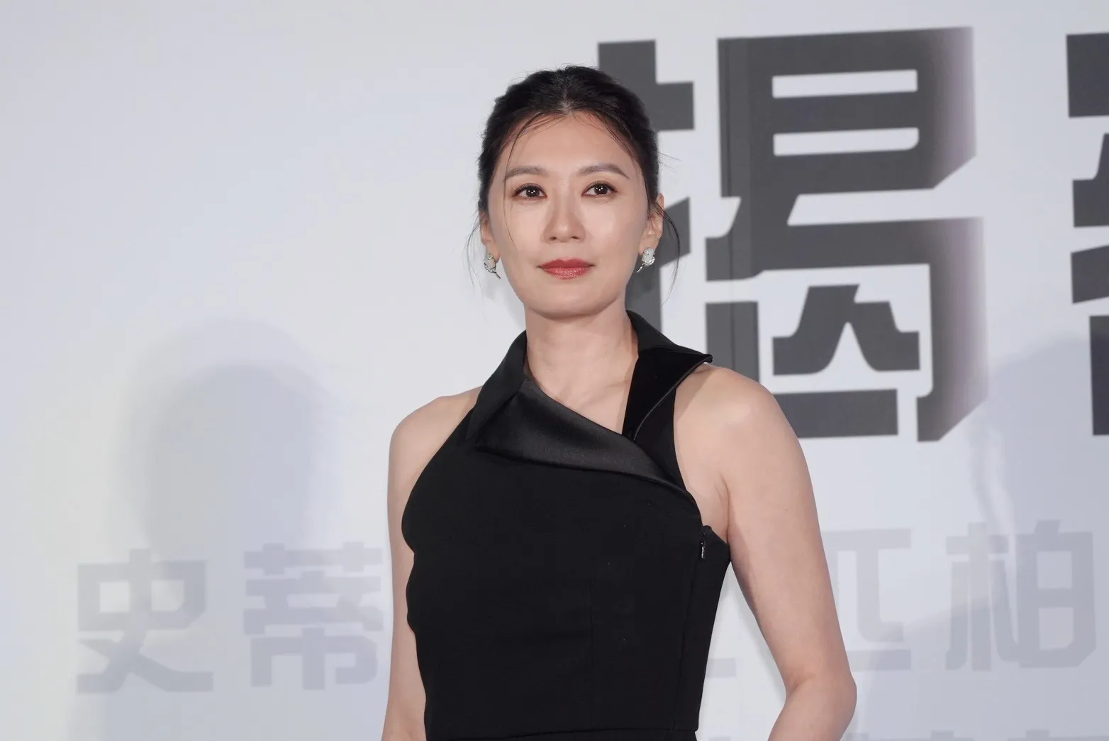 賈靜雯出席《揭密日》首映。(圖/記者陳明中攝)