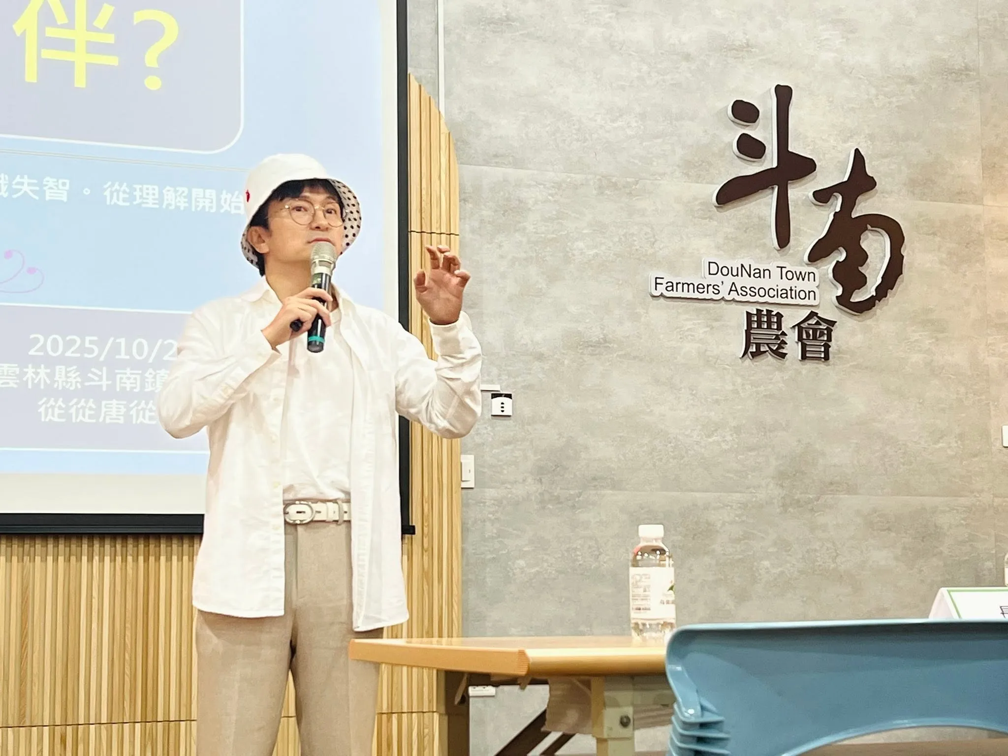 唐從聖針對颱風停班課的發言惹議。(圖/翻攝自唐從聖臉書)