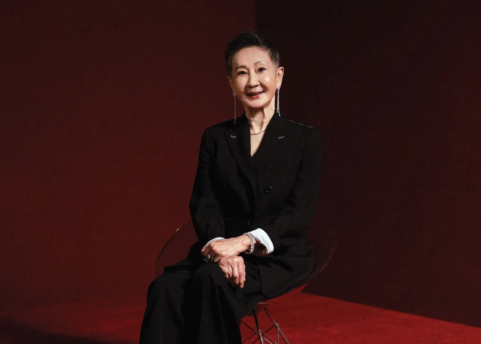 香港「金牌製片」施南生是80年代香港新浪潮電影重要推手之一。(圖/翻攝自香港金像獎FB)