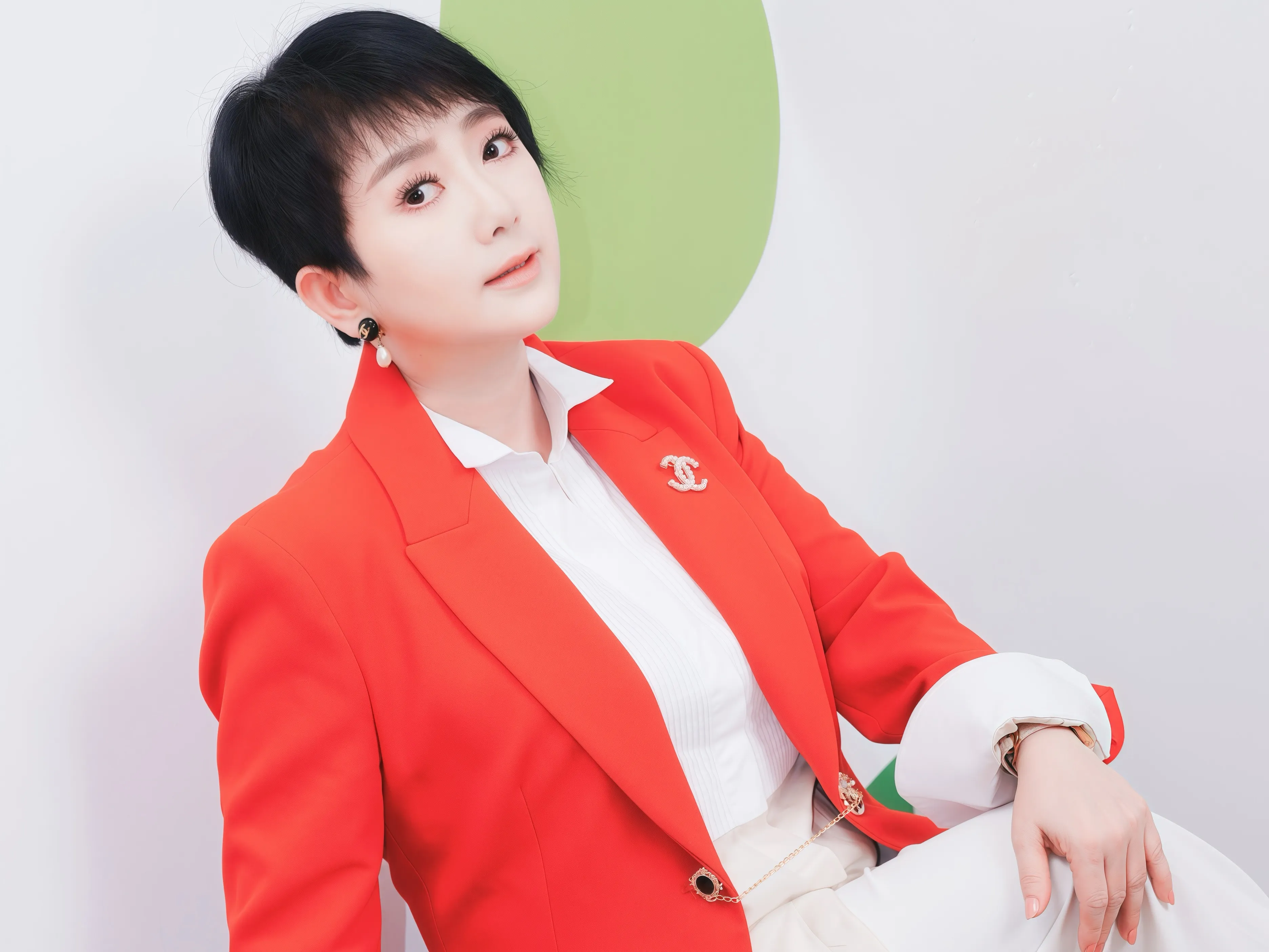 周思潔從人生低谷爬起。(圖/萊格悠國際文化提供)