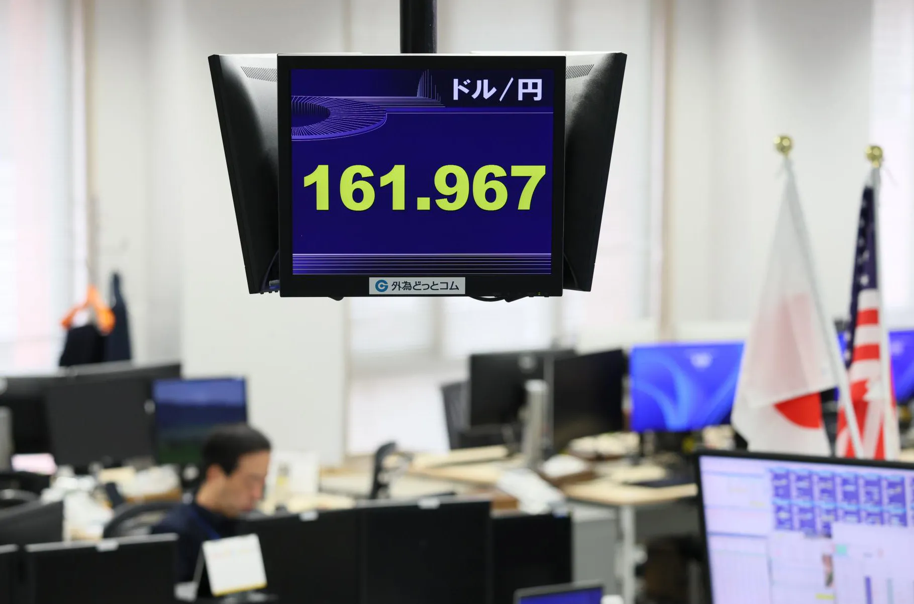 中東衝突再度升溫,引發市場對能源價格及通膨的擔憂,帶動美元13日亞洲盤走強。(圖/達志影像提供)
