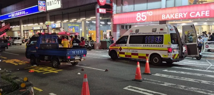台南發生一起車禍。(圖/翻攝畫面)