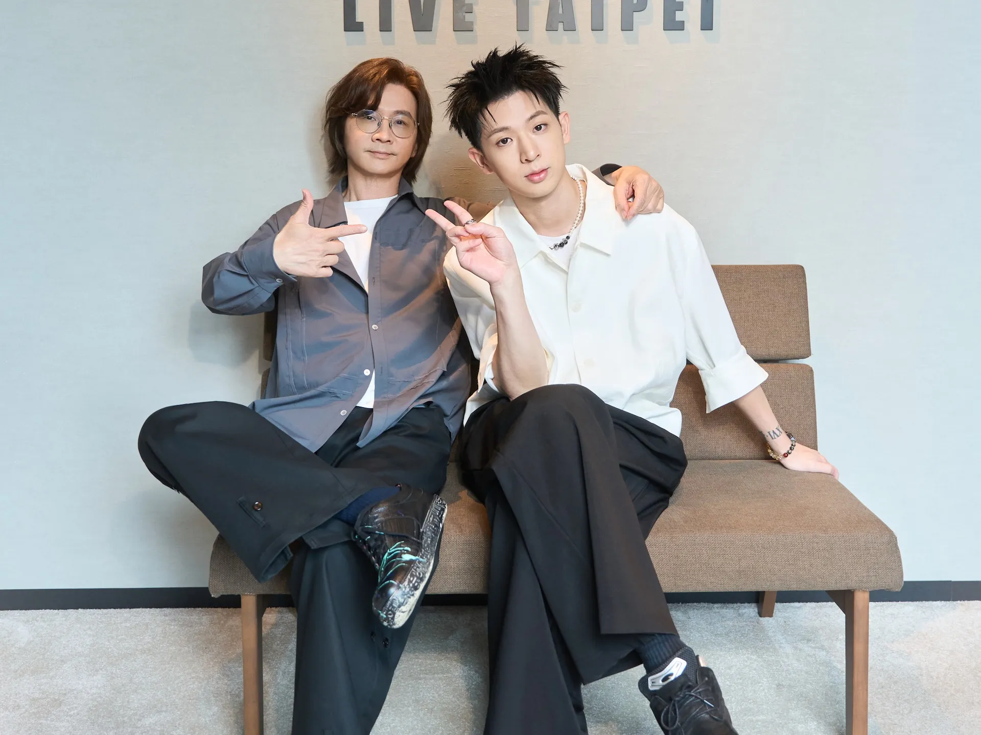 林隆璇(左)為了救兒子林亭翰亂回應。(圖/Billboard Live TAIPEI提供)