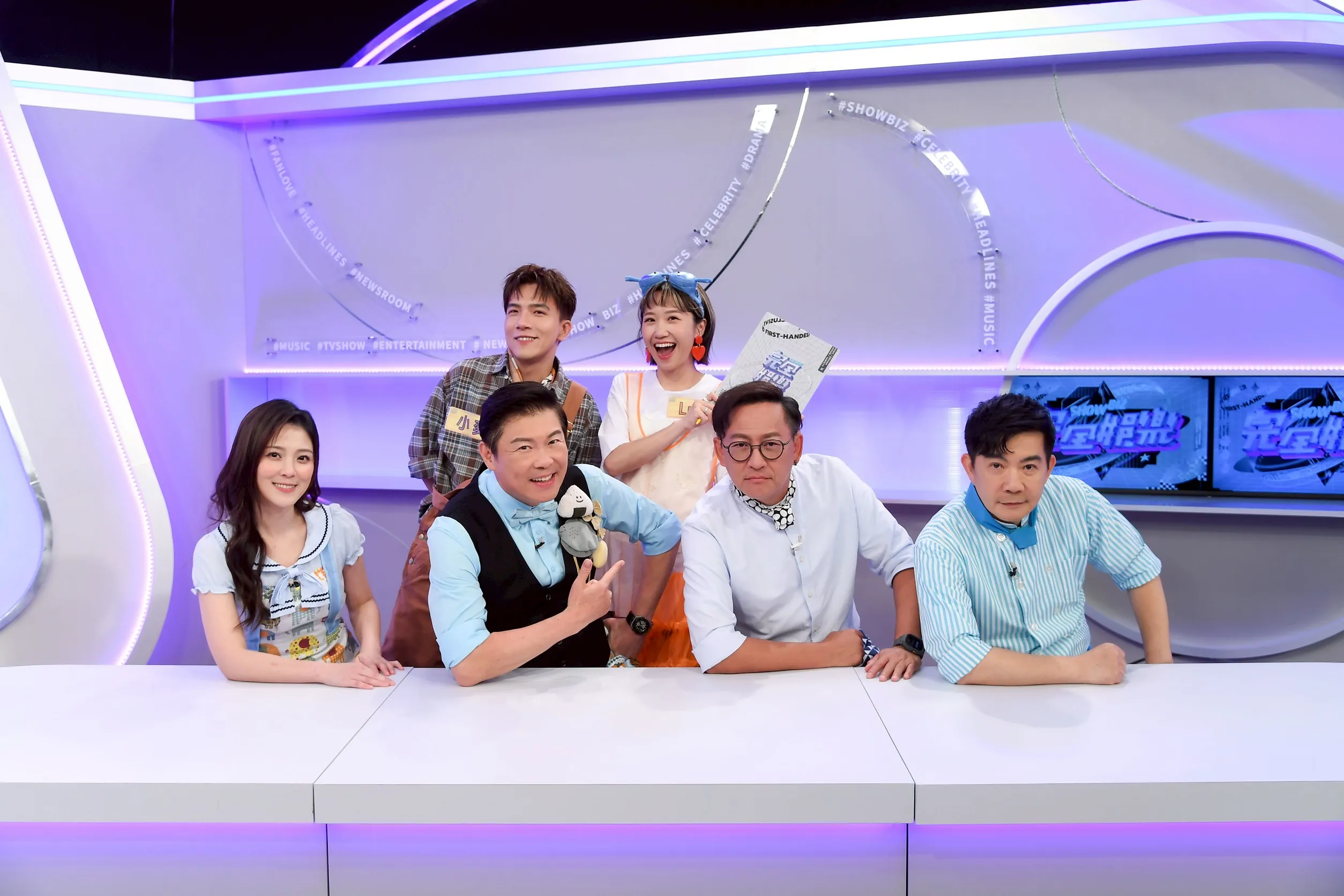 Lulu（黃路梓茵）日前與製作人小奕突襲錄影隔壁棚的《型男大主廚》。（圖／三立提供）