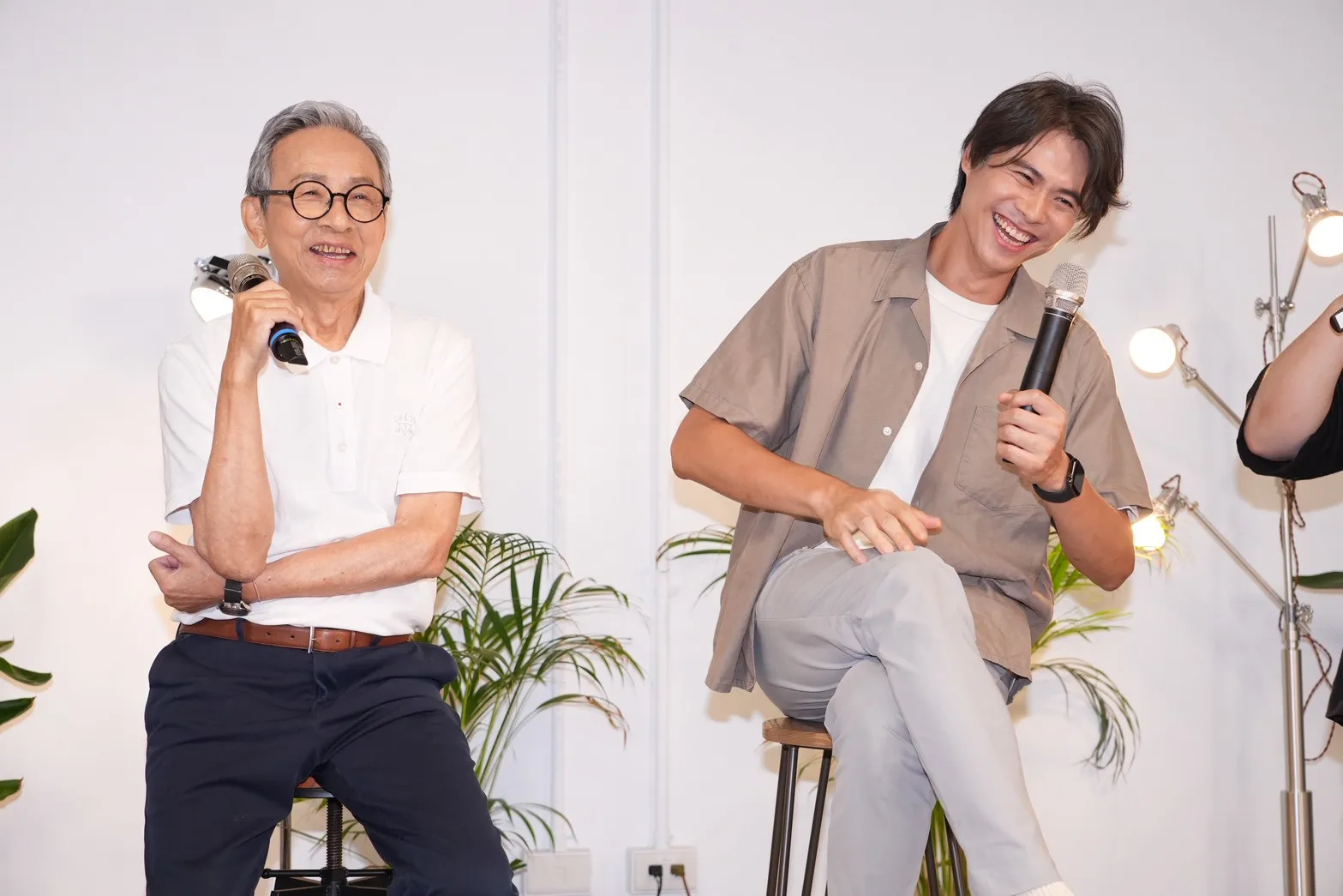 導演吳念真、吳定謙現場秀父子情深。(圖/記者許方正攝)