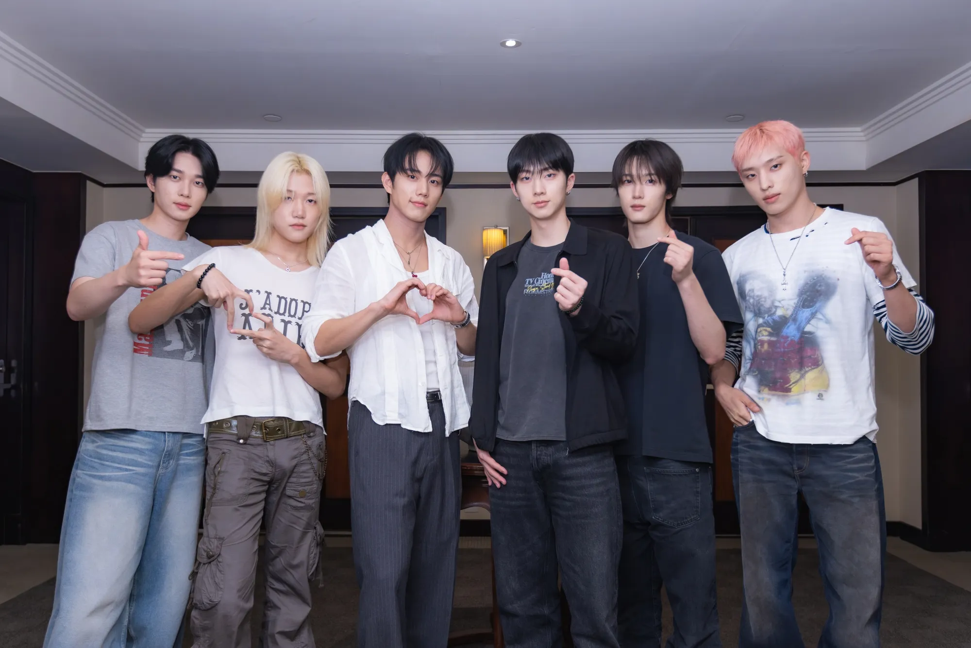 P1Harmony 開心來台演出,成員THEO(左起)、JONGSEOB、INTAK、JIUNG、SOUL、KEEHO。(圖/和協整合行銷提供)