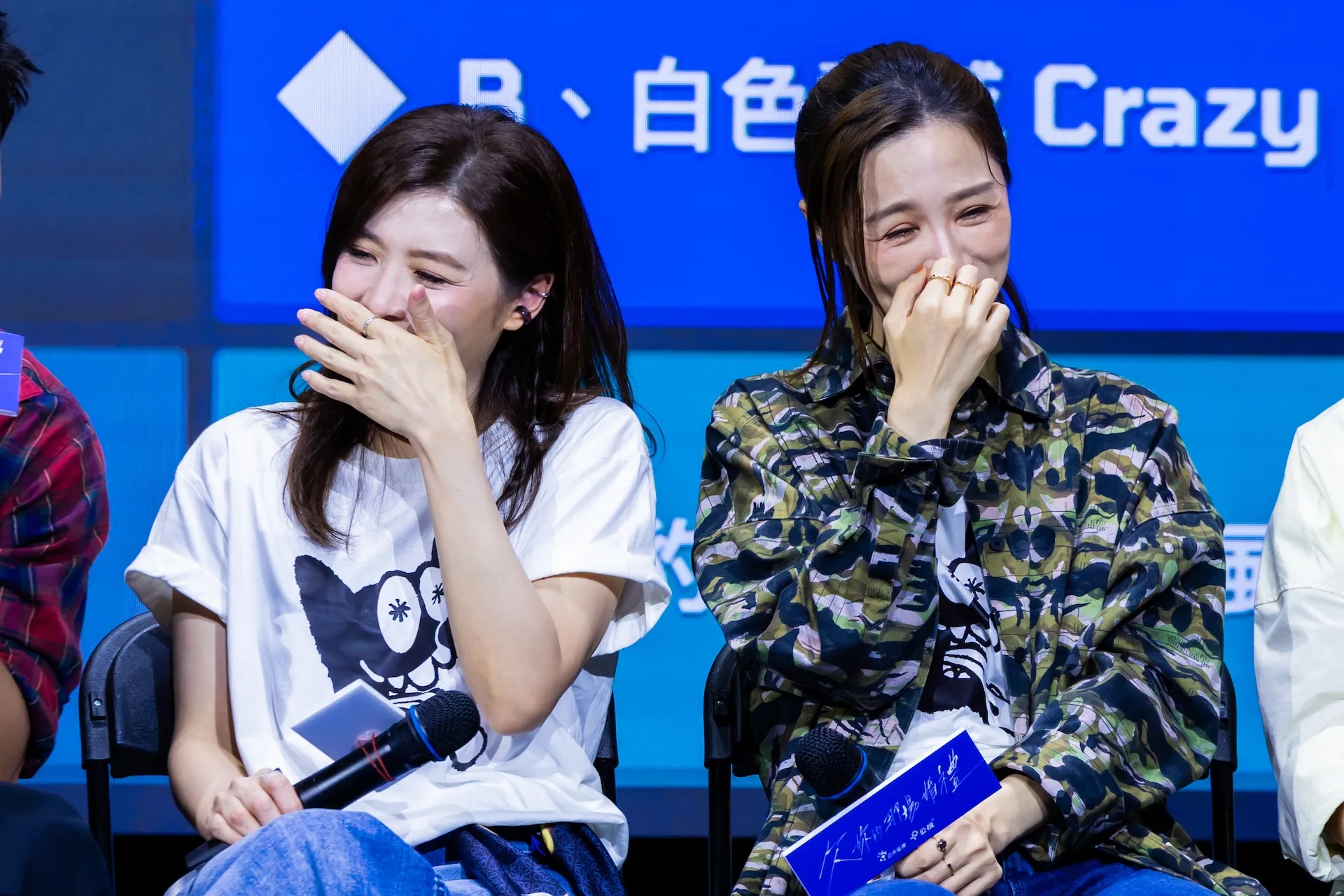 蘇慧倫(左)和謝盈萱笑呵呵。(圖/公視提供)