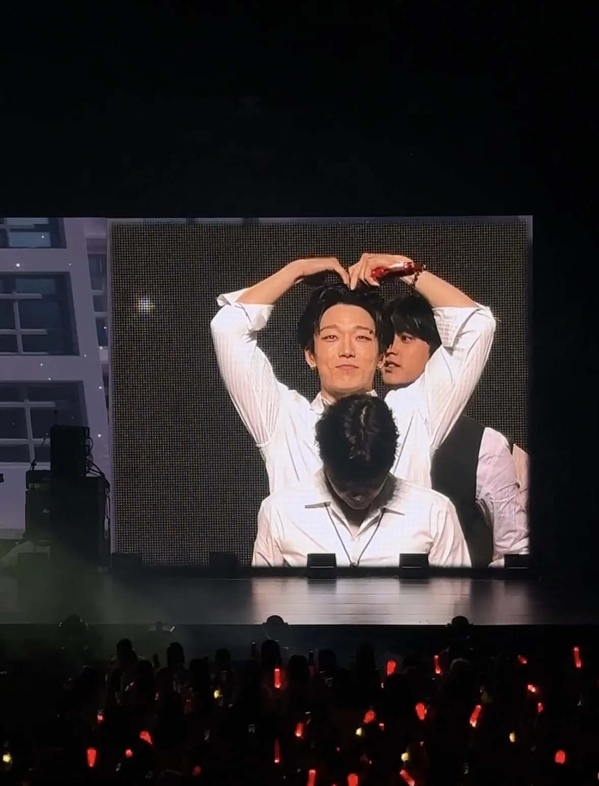 iKON成員Bobby向粉絲示愛。(圖/讀者提供)